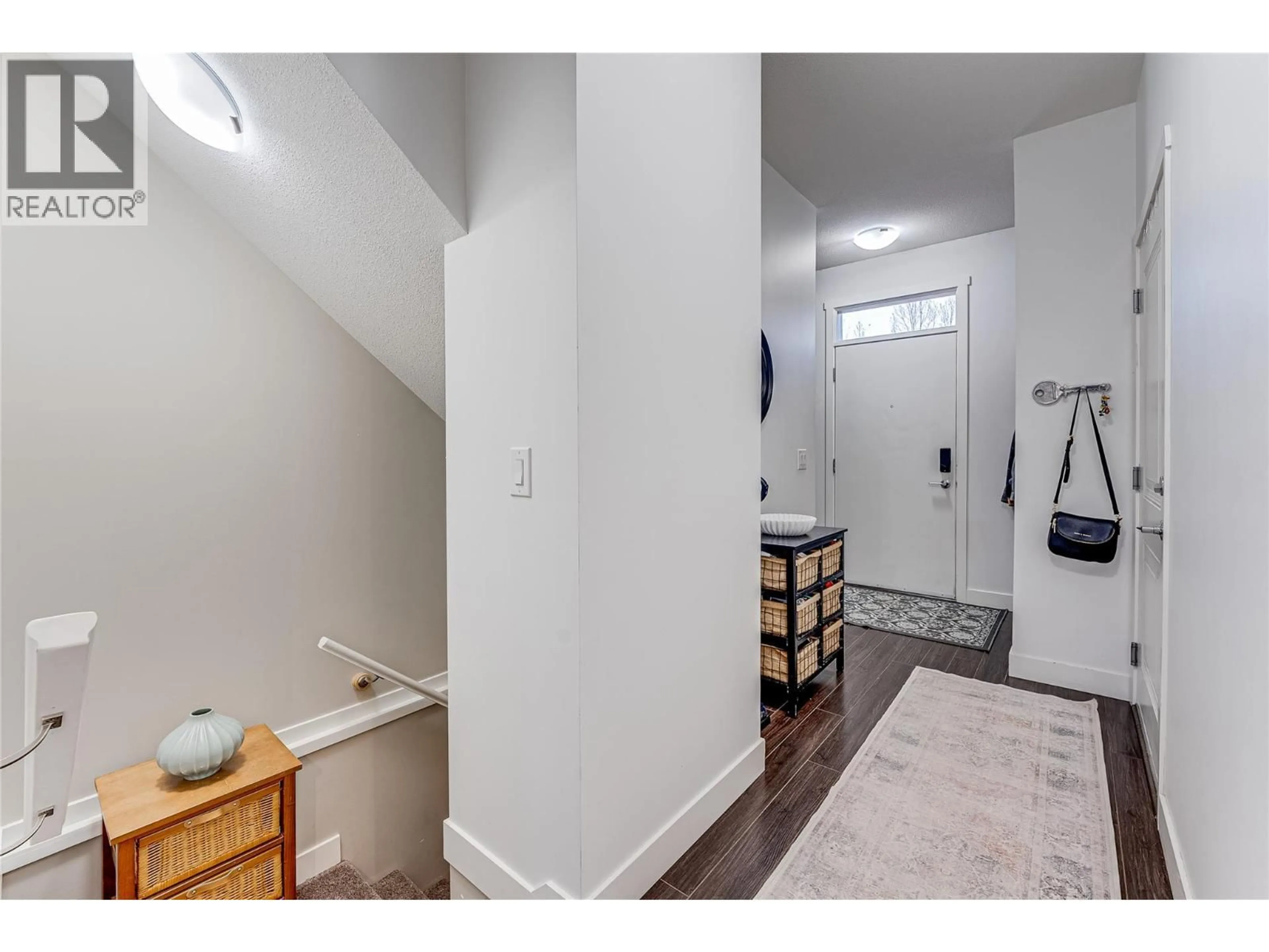 Indoor entryway for 3 - 1703 43 AVENUE, Vernon British Columbia V1T3K2