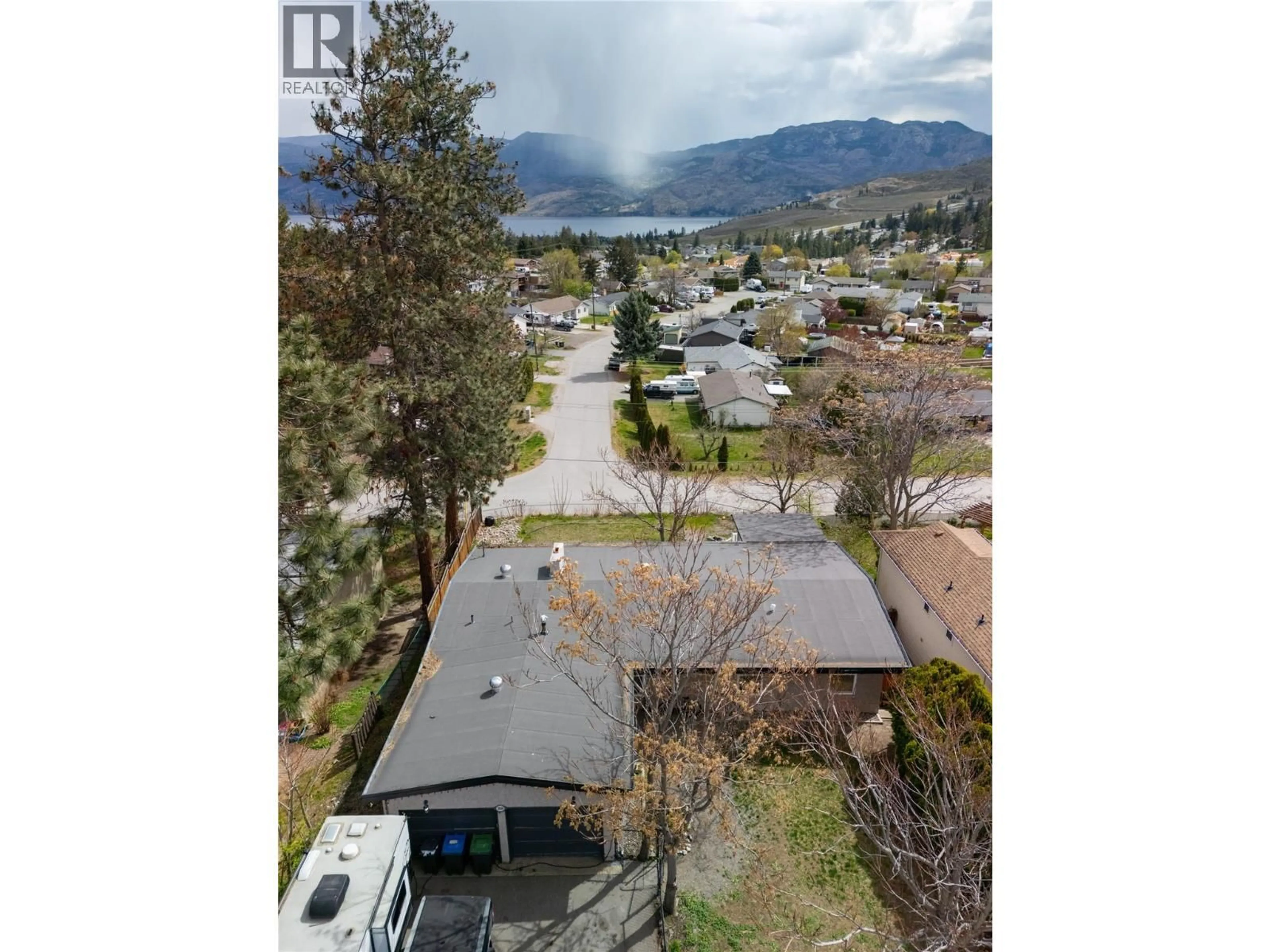 A pic from outside/outdoor area/front of a property/back of a property/a pic from drone, water/lake/river/ocean view for 2848 GLASGOW ROAD, West Kelowna British Columbia V4T1J7