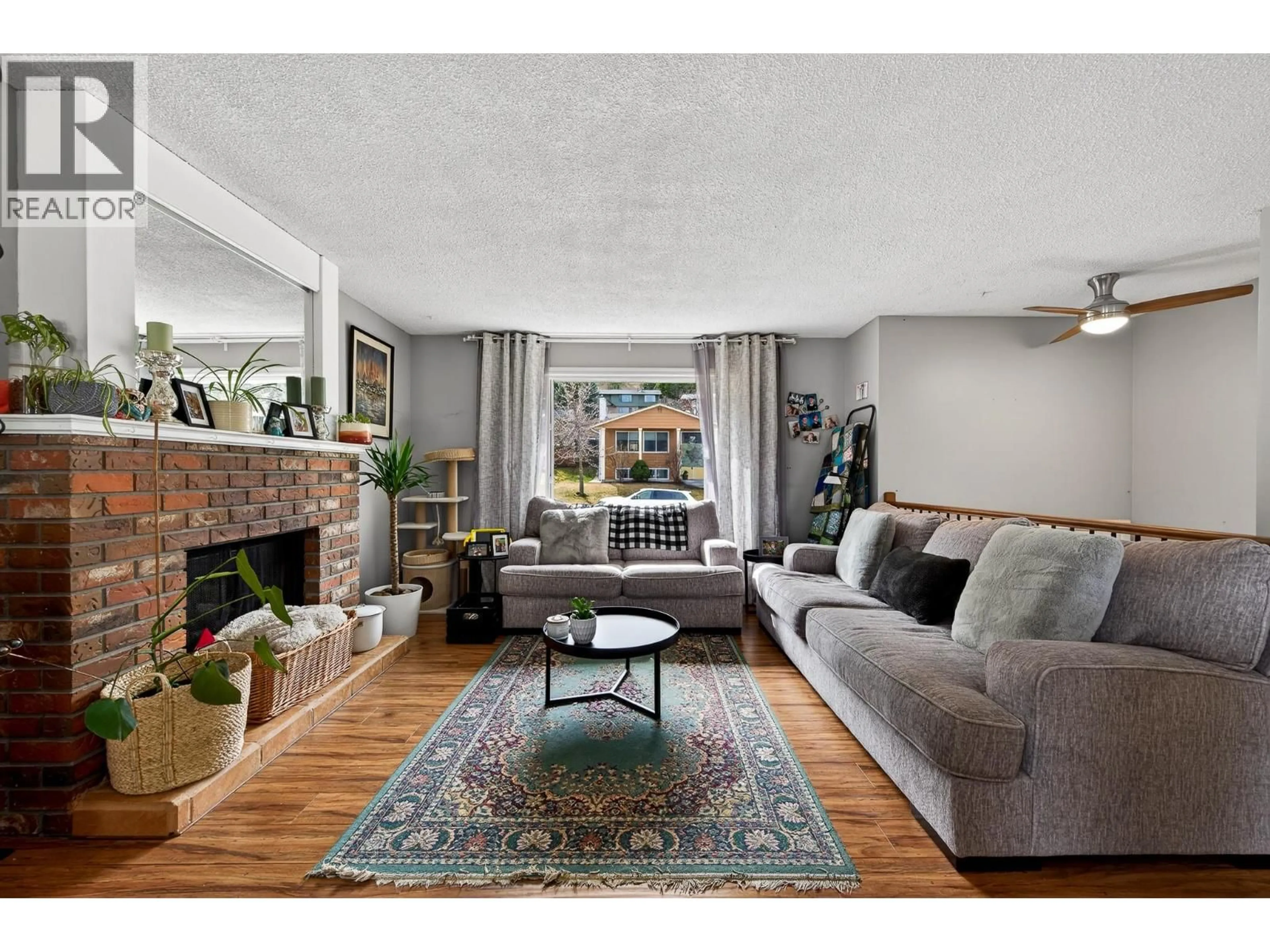 Living room with furniture, unknown for 2368 OMINECA DRIVE, Kamloops British Columbia V2E1X3