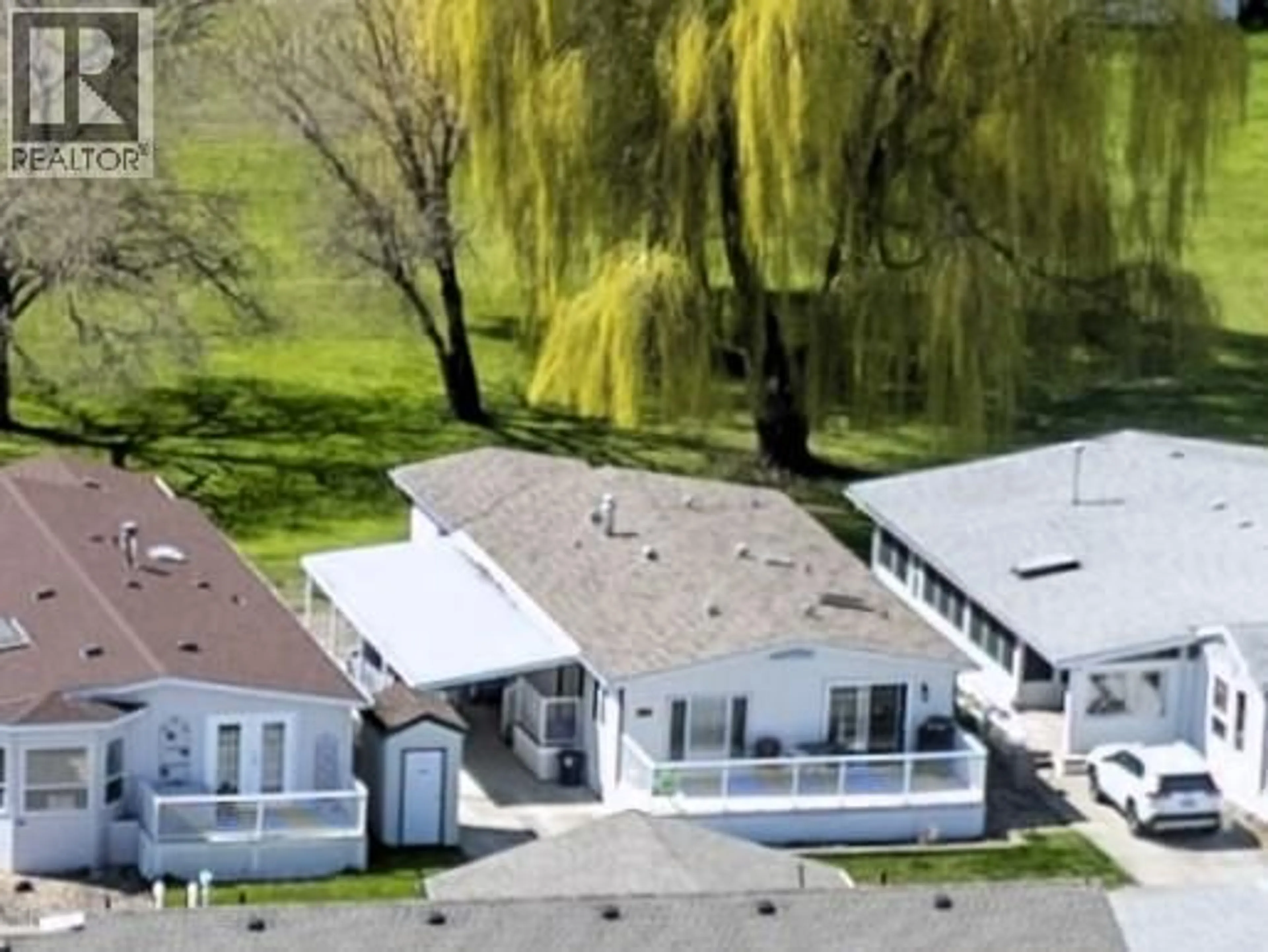 A pic from outside/outdoor area/front of a property/back of a property/a pic from drone, water/lake/river/ocean view for 85 - 2932 BUCKLEY ROAD, Sorrento British Columbia V0E2W0