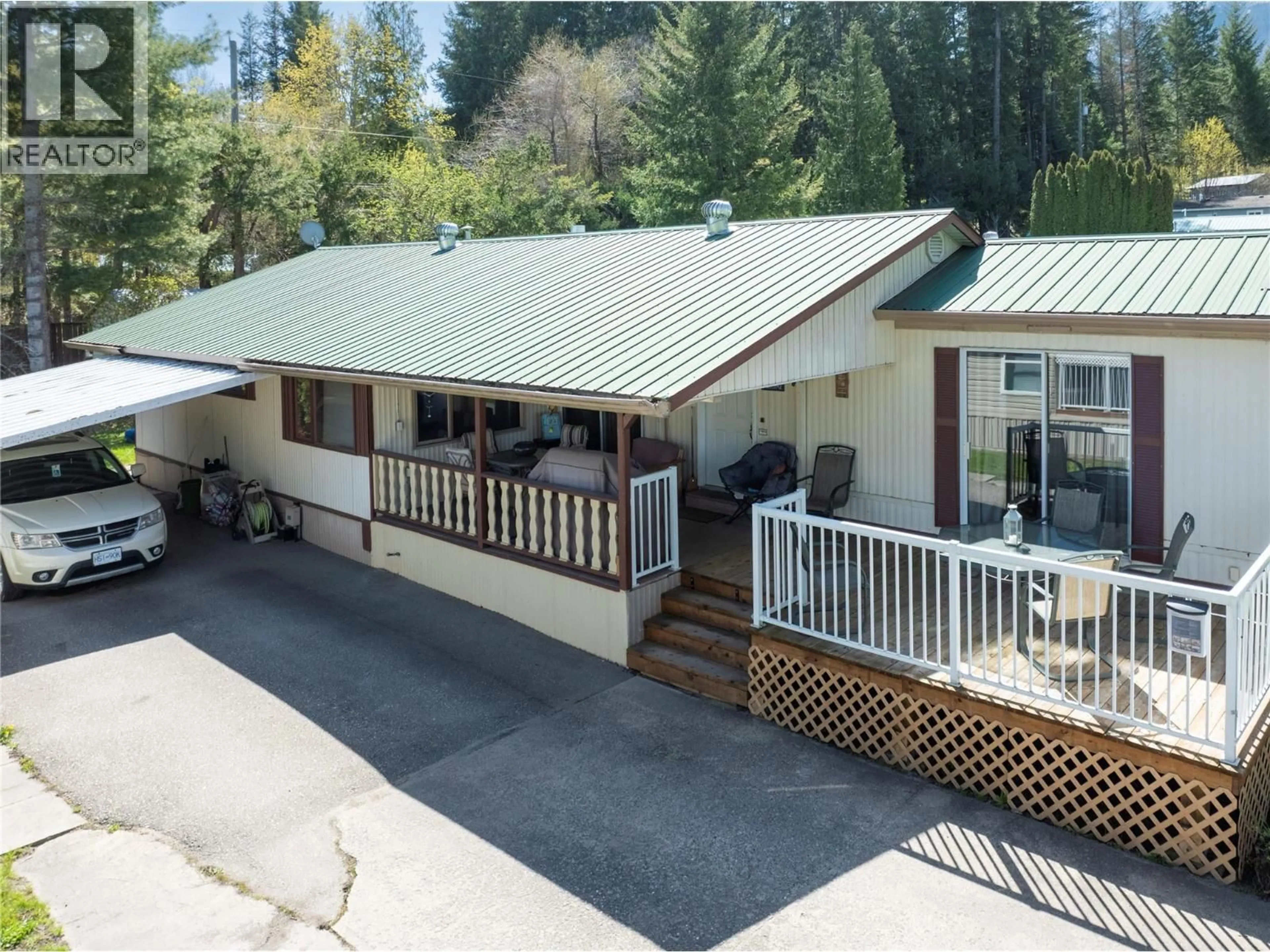 A pic from outside/outdoor area/front of a property/back of a property/a pic from drone, unknown for 12 - 2932 BUCKLEY ROAD, Sorrento British Columbia V0E2W0