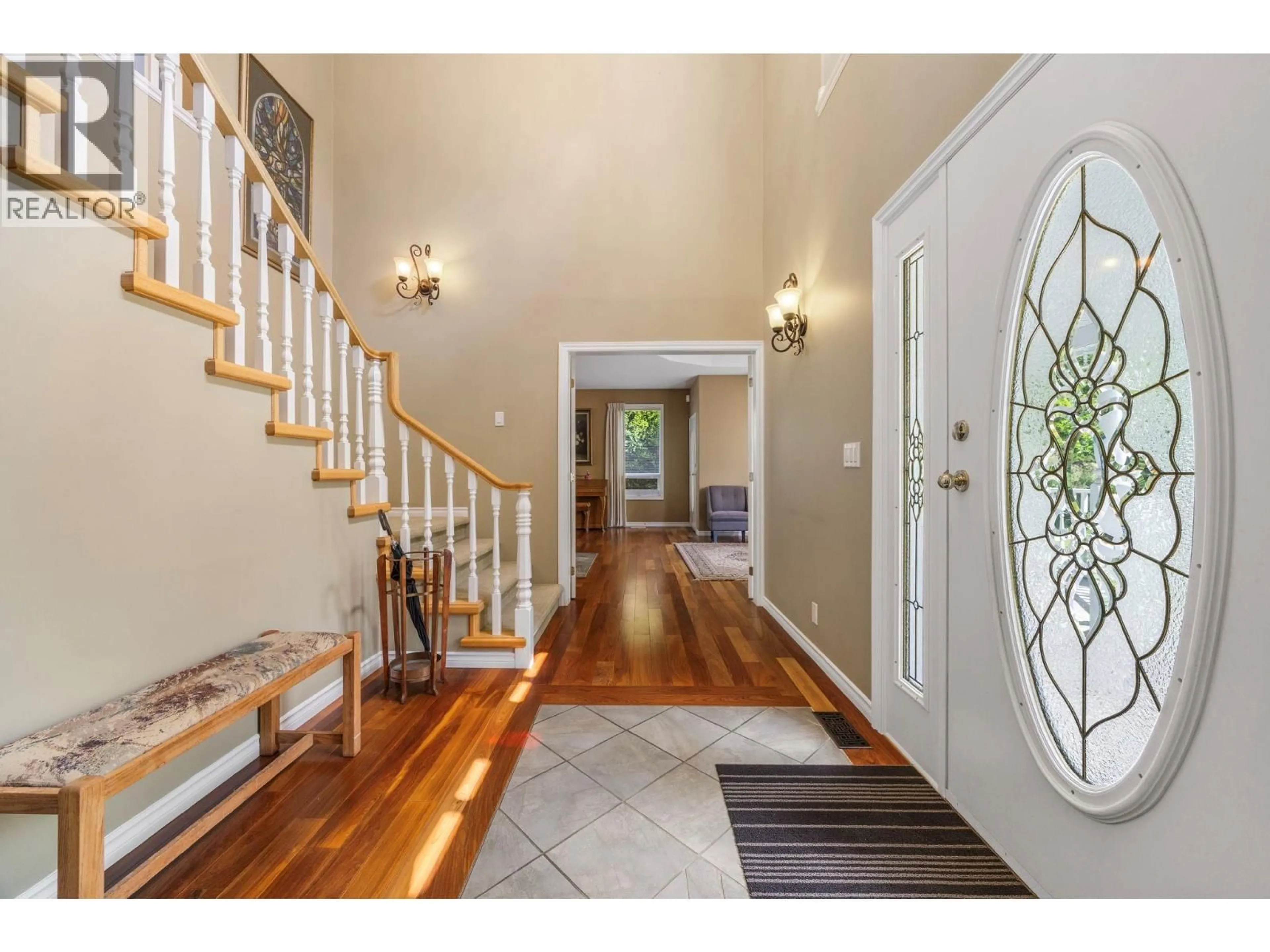 Indoor entryway for 758 VARNEY COURT, Kelowna British Columbia V1W3Z2