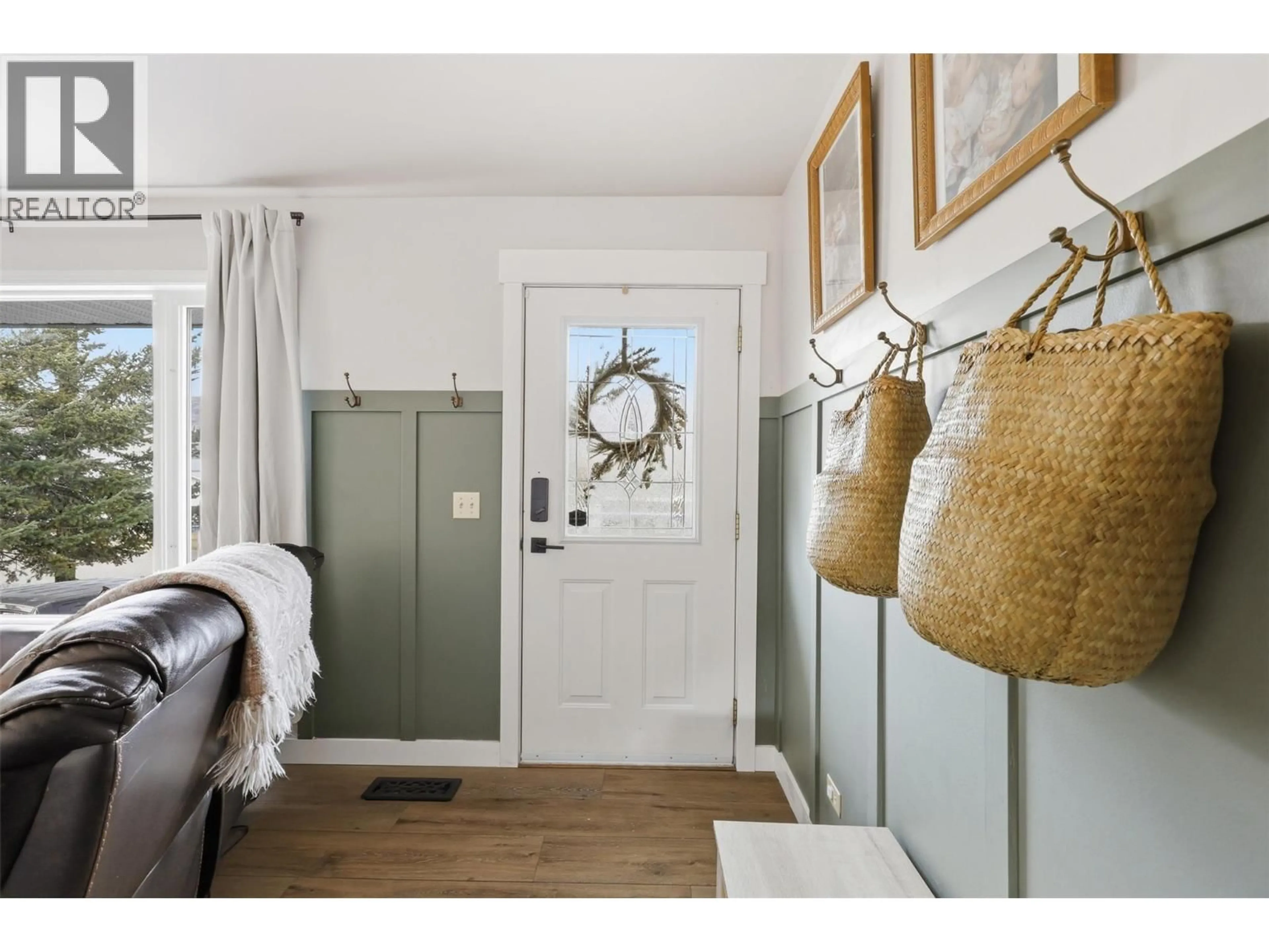 Indoor entryway for 7044 WATSON DRIVE EAST, Kamloops British Columbia V0K2J0