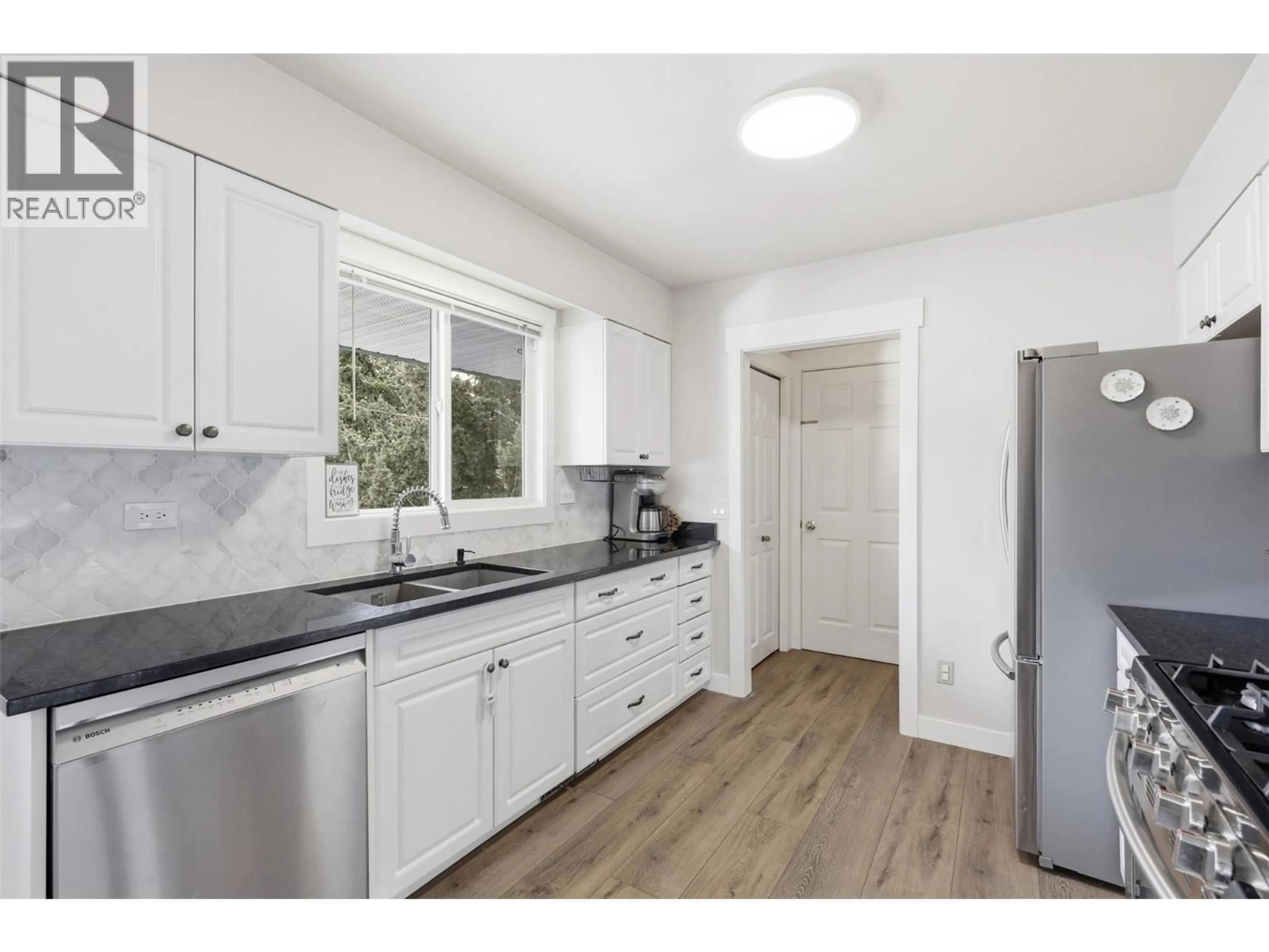 Standard kitchen, unknown for 7044 WATSON DRIVE EAST, Kamloops British Columbia V0K2J0