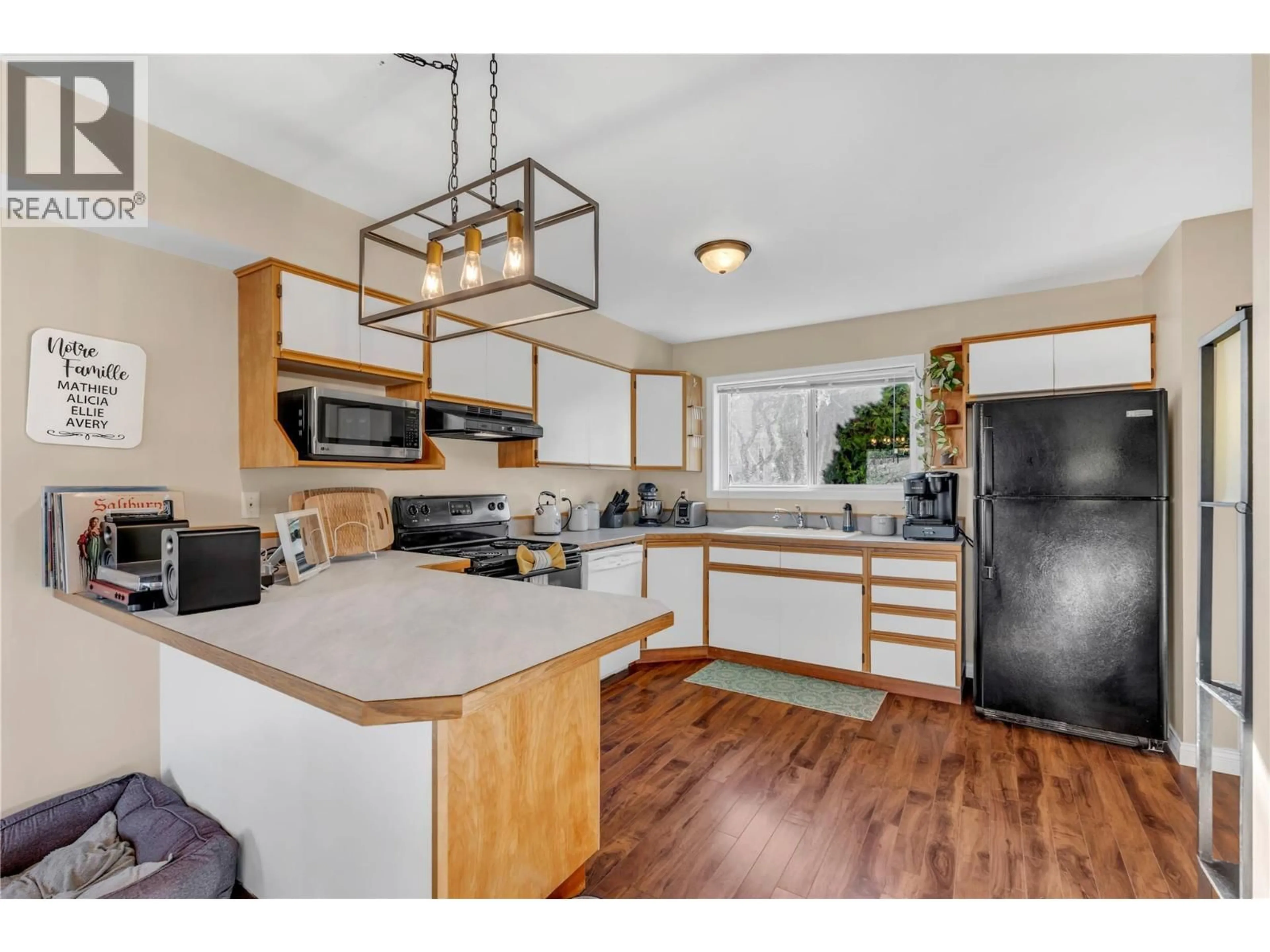 Open concept kitchen, wood/laminate floor for 179 - 1458 PENTICTON AVENUE, Penticton British Columbia V2A8L3
