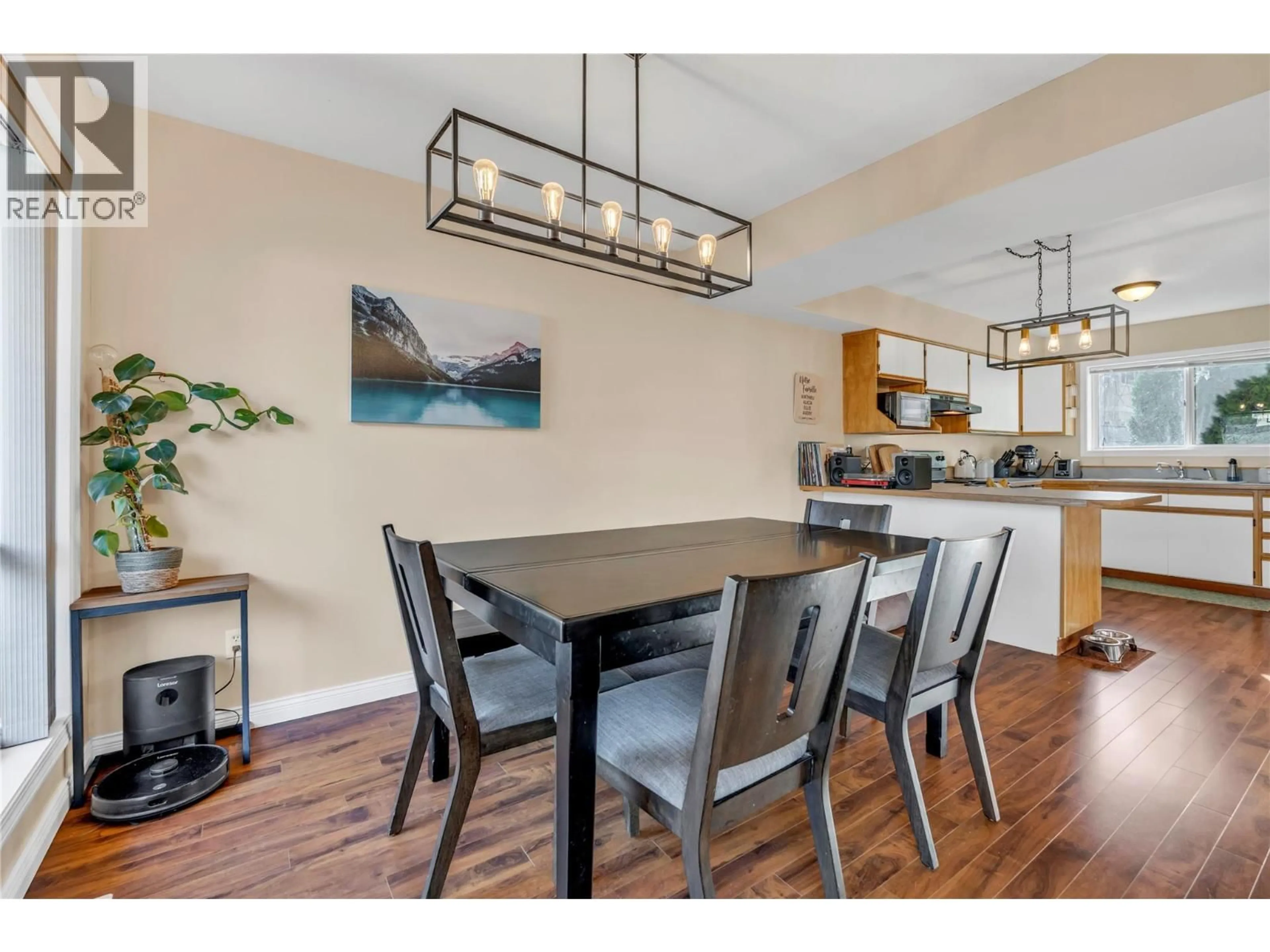Open concept kitchen, wood/laminate floor for 179 - 1458 PENTICTON AVENUE, Penticton British Columbia V2A8L3
