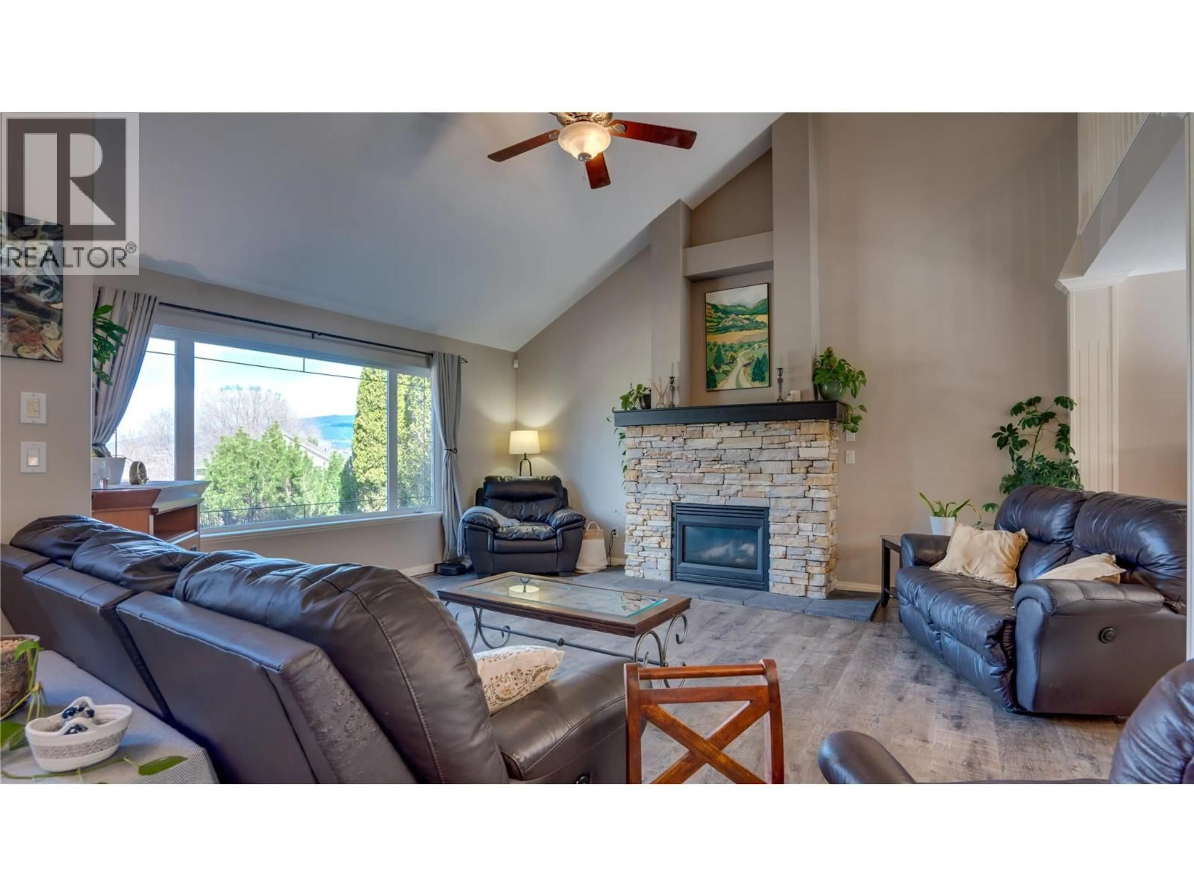 Living room with furniture, unknown for 991 MT. BULMAN DRIVE, Vernon British Columbia V1B2Z1