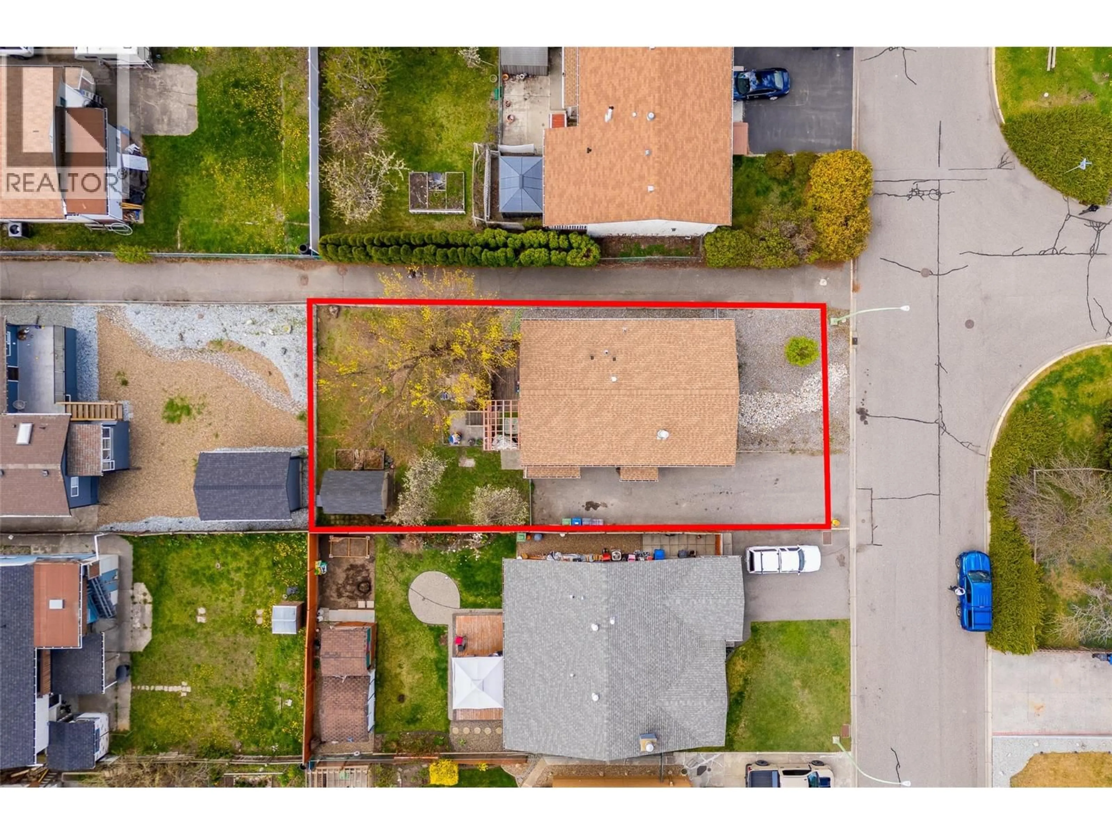 A pic from outside/outdoor area/front of a property/back of a property/a pic from drone, street for 949 GRENFELL COURT, Kelowna British Columbia V1Y8C5
