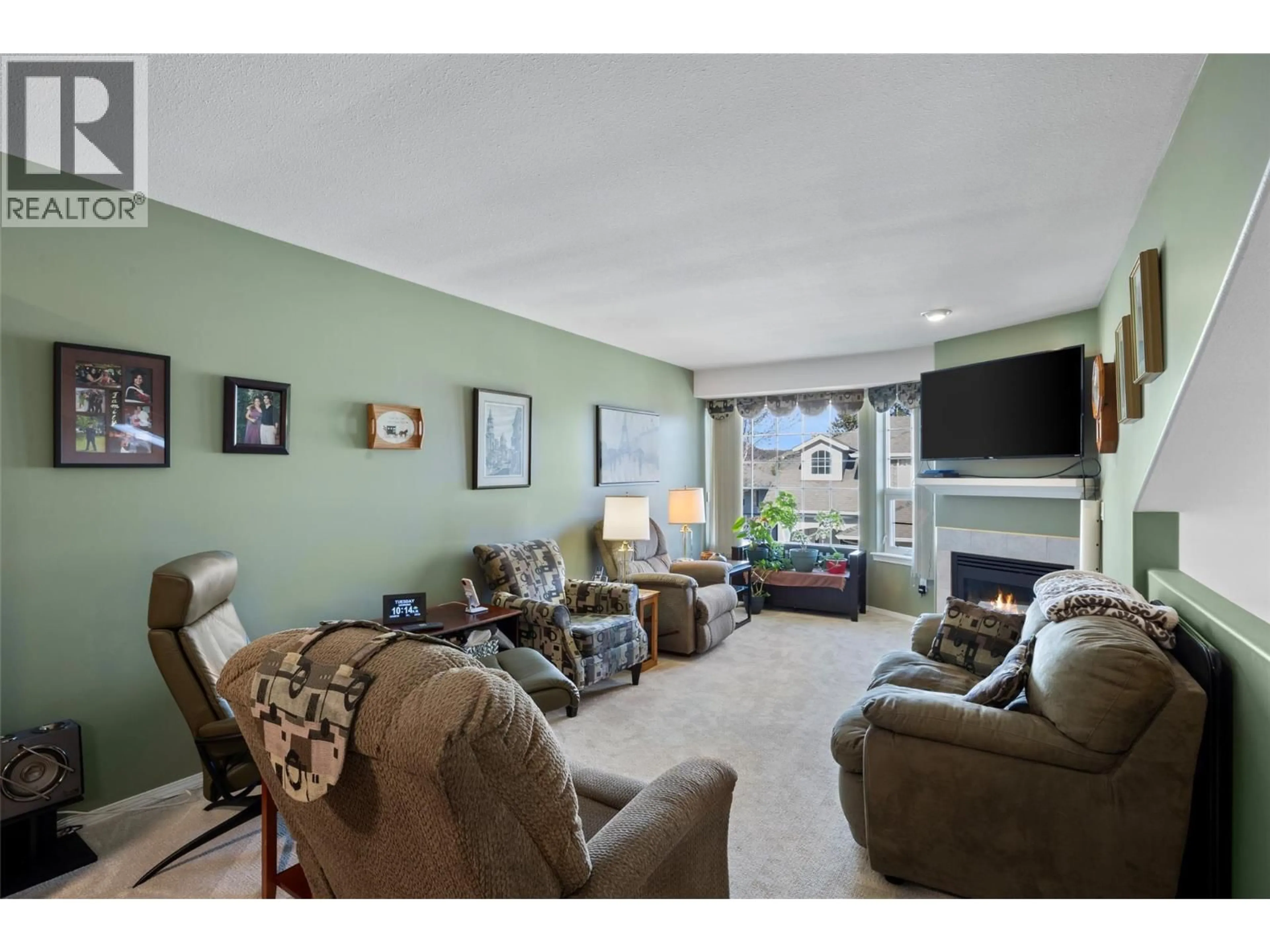 Living room with furniture, unknown for 38 - 481 MONARCH COURT, Kamloops British Columbia V2E2P8