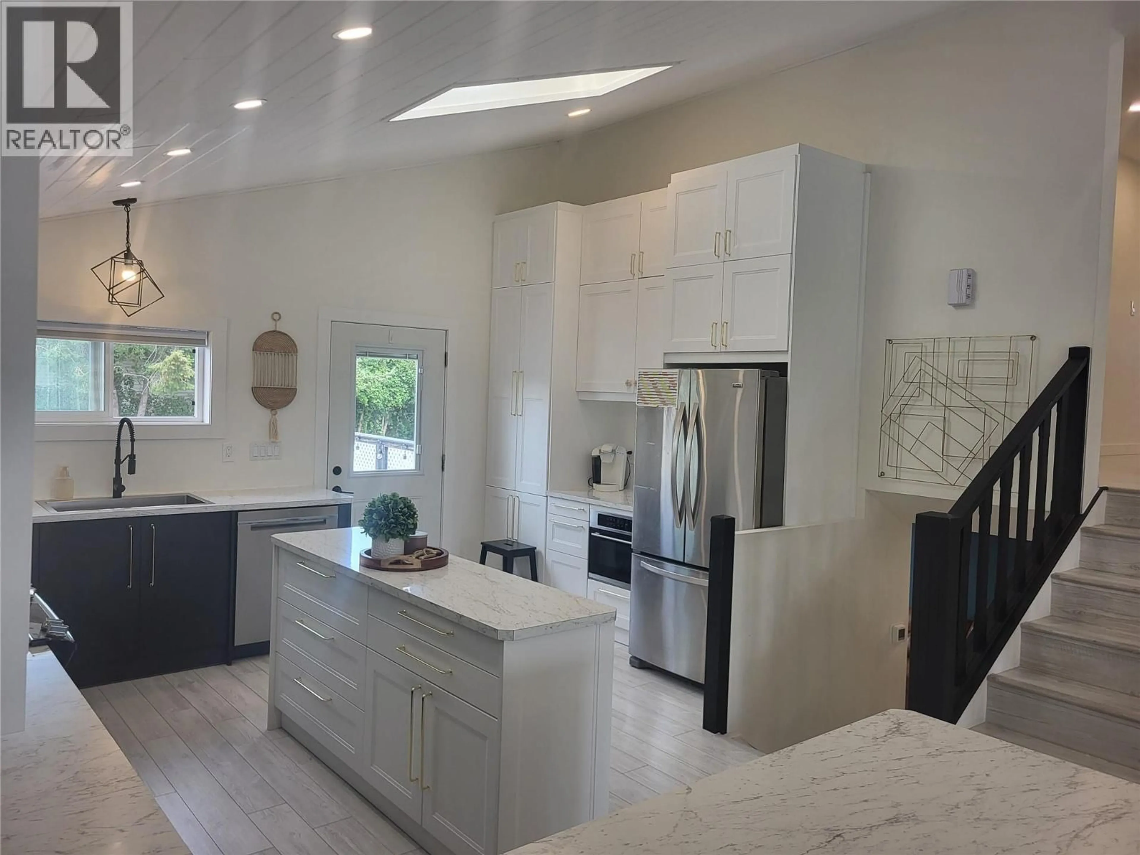 Open concept kitchen, ceramic/tile floor for 9504 HUMMINGBIRD LANE, Osoyoos British Columbia V0H1V5