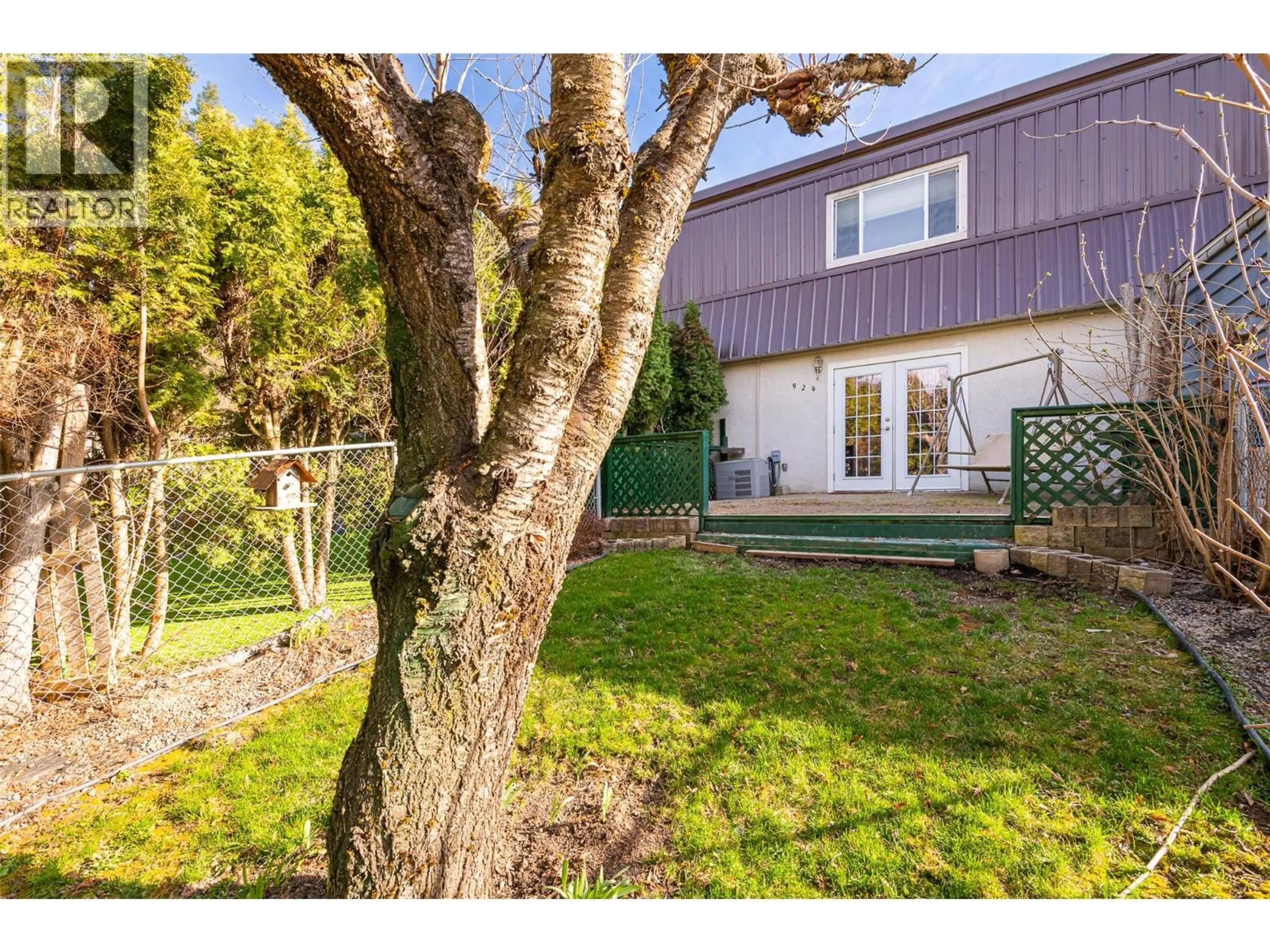 A pic from outside/outdoor area/front of a property/back of a property/a pic from drone, unknown for 924 DOGWOOD STREET, Creston British Columbia V0B1G3