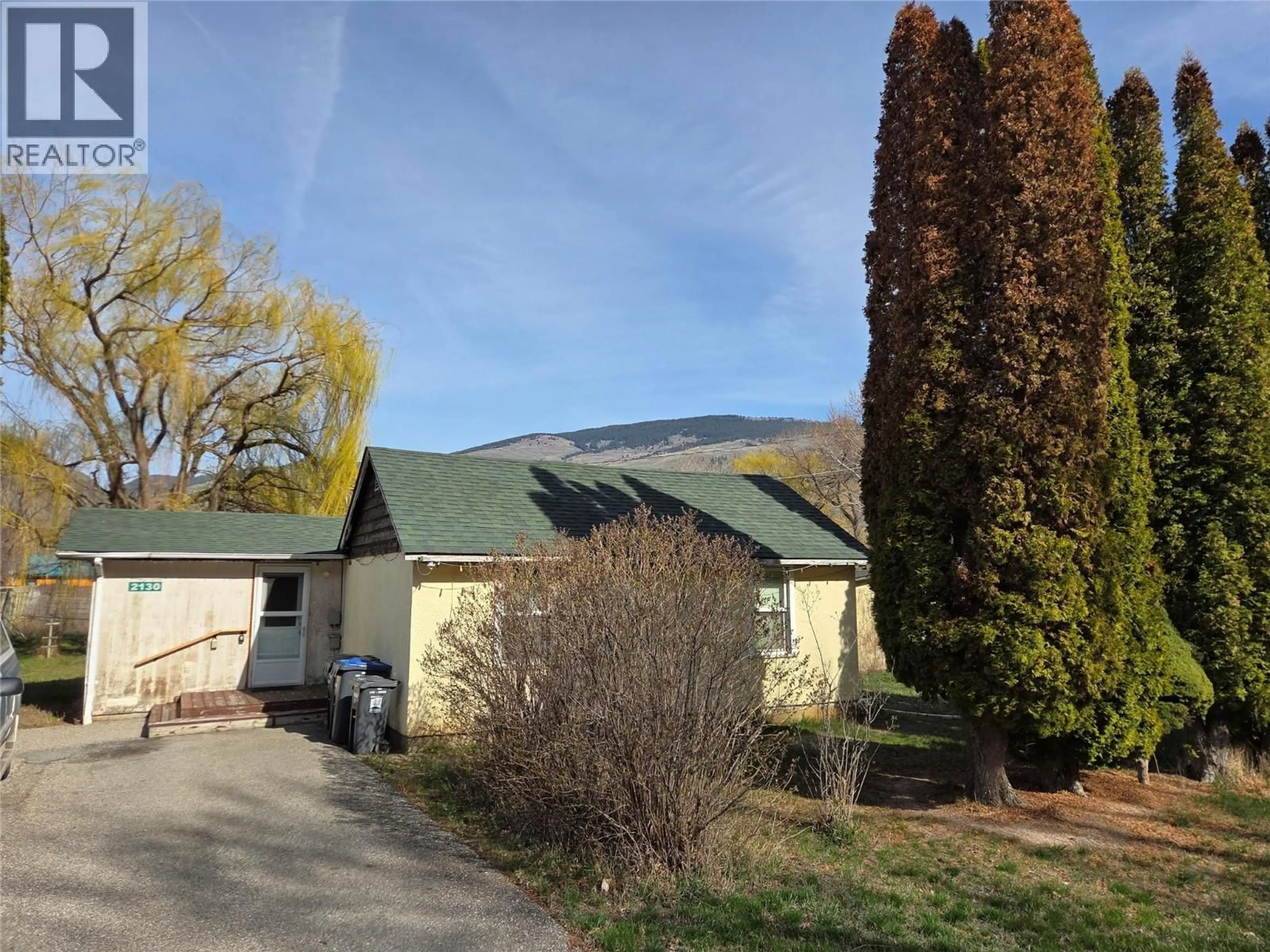 A pic from outside/outdoor area/front of a property/back of a property/a pic from drone, street for 2130 WOODEN ROAD, Cawston British Columbia V0X1C1