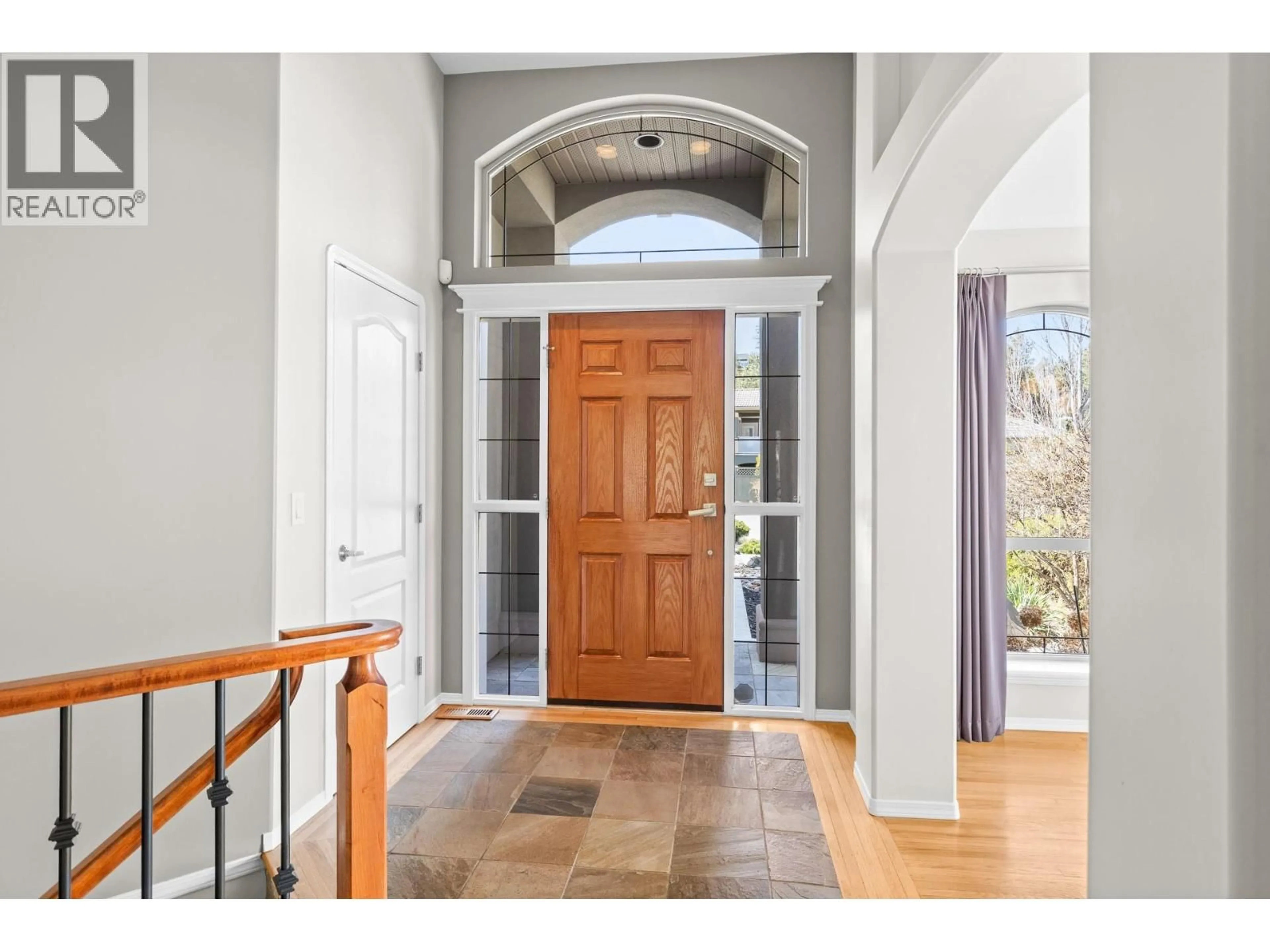 Indoor entryway for 2149 CAPISTRANO DRIVE, Kelowna British Columbia V1V2A3