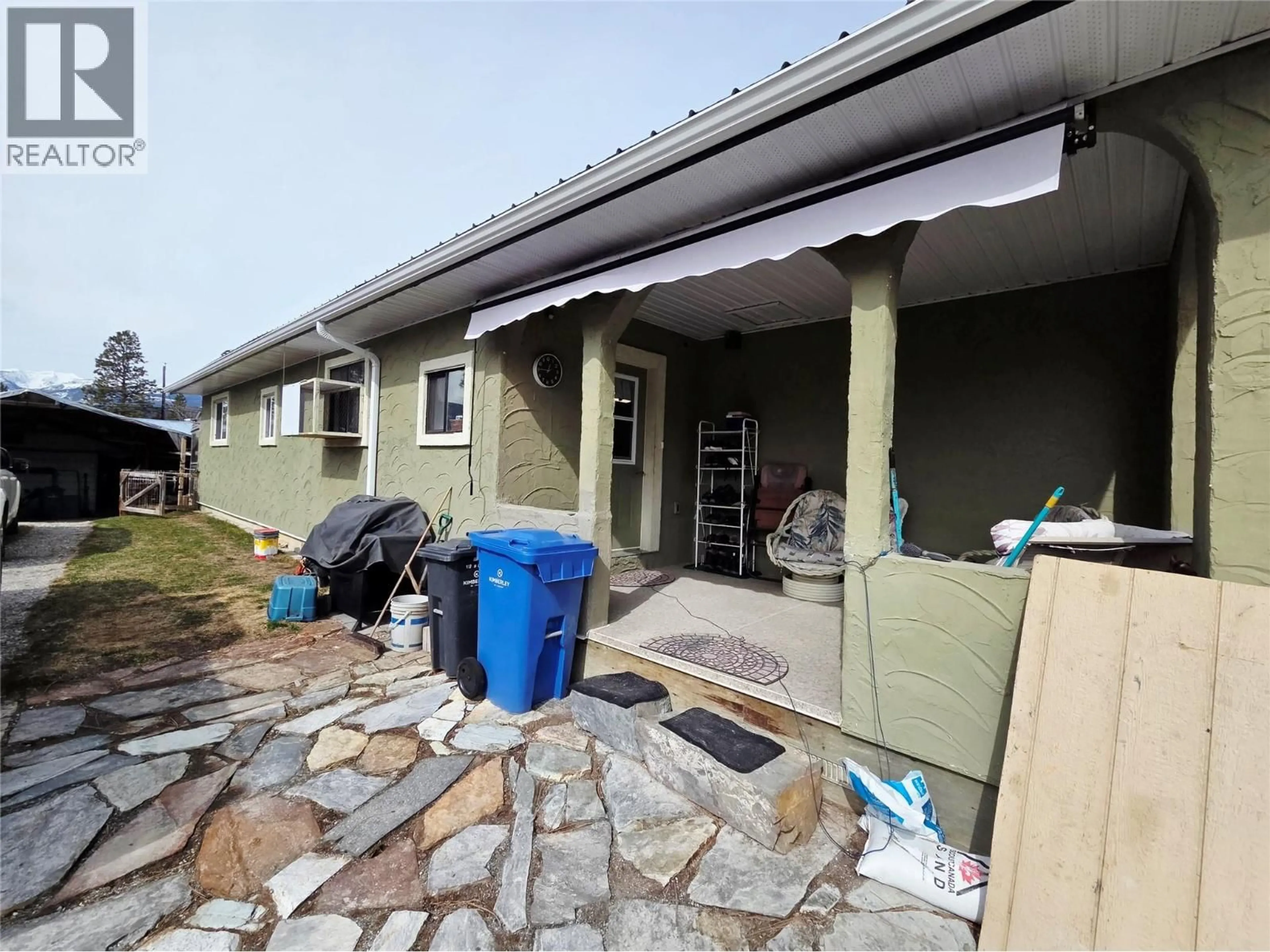 Home with vinyl exterior material, building for 113 311 AVENUE, Kimberley British Columbia V1A3J6