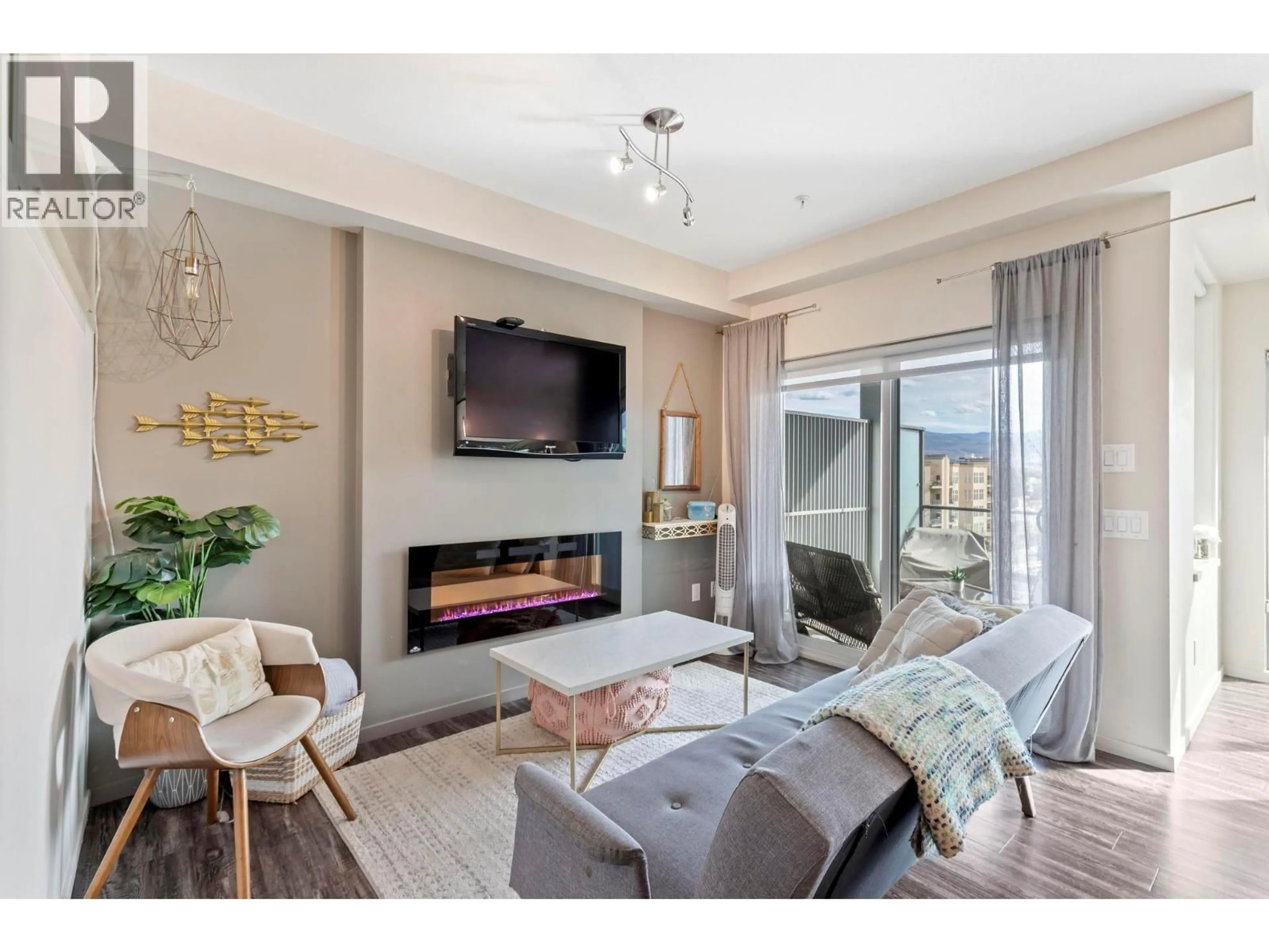 Living room with furniture, unknown for 511 - 1290 ST. PAUL STREET, Kelowna British Columbia V1Y2C9