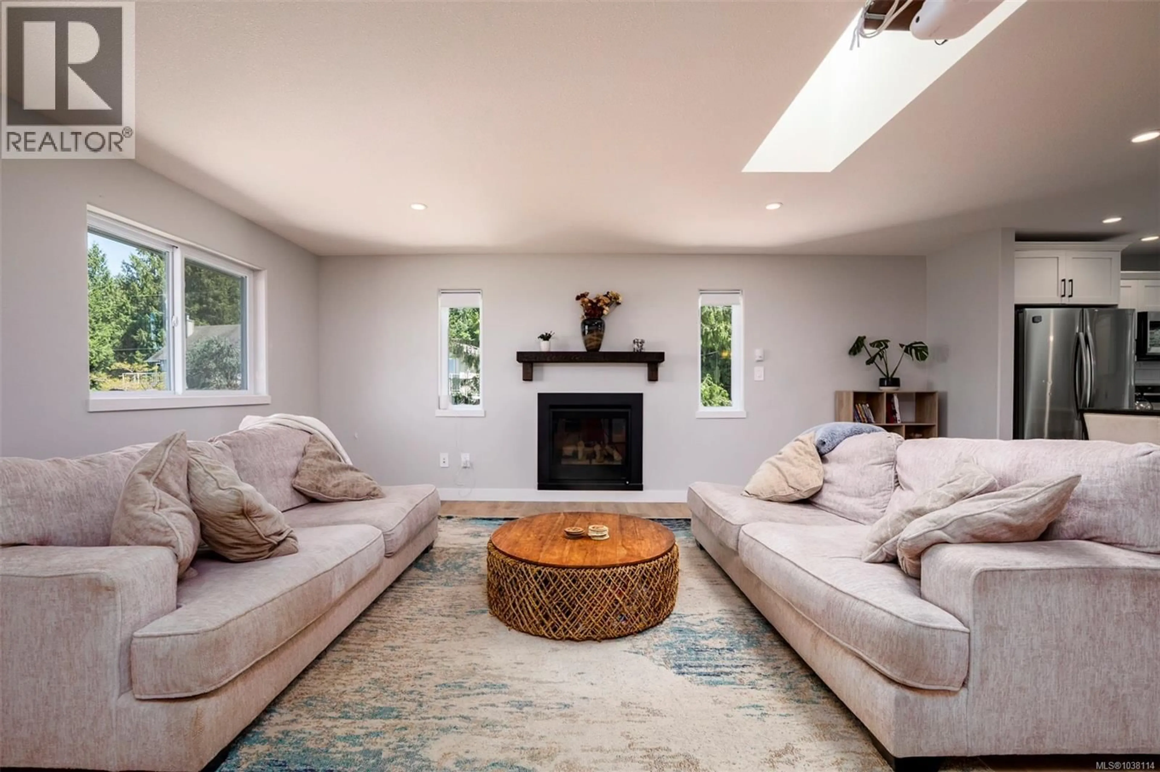 Living room with furniture, unknown for 3238 MALCOLM ROAD, Chemainus British Columbia V0R1K2