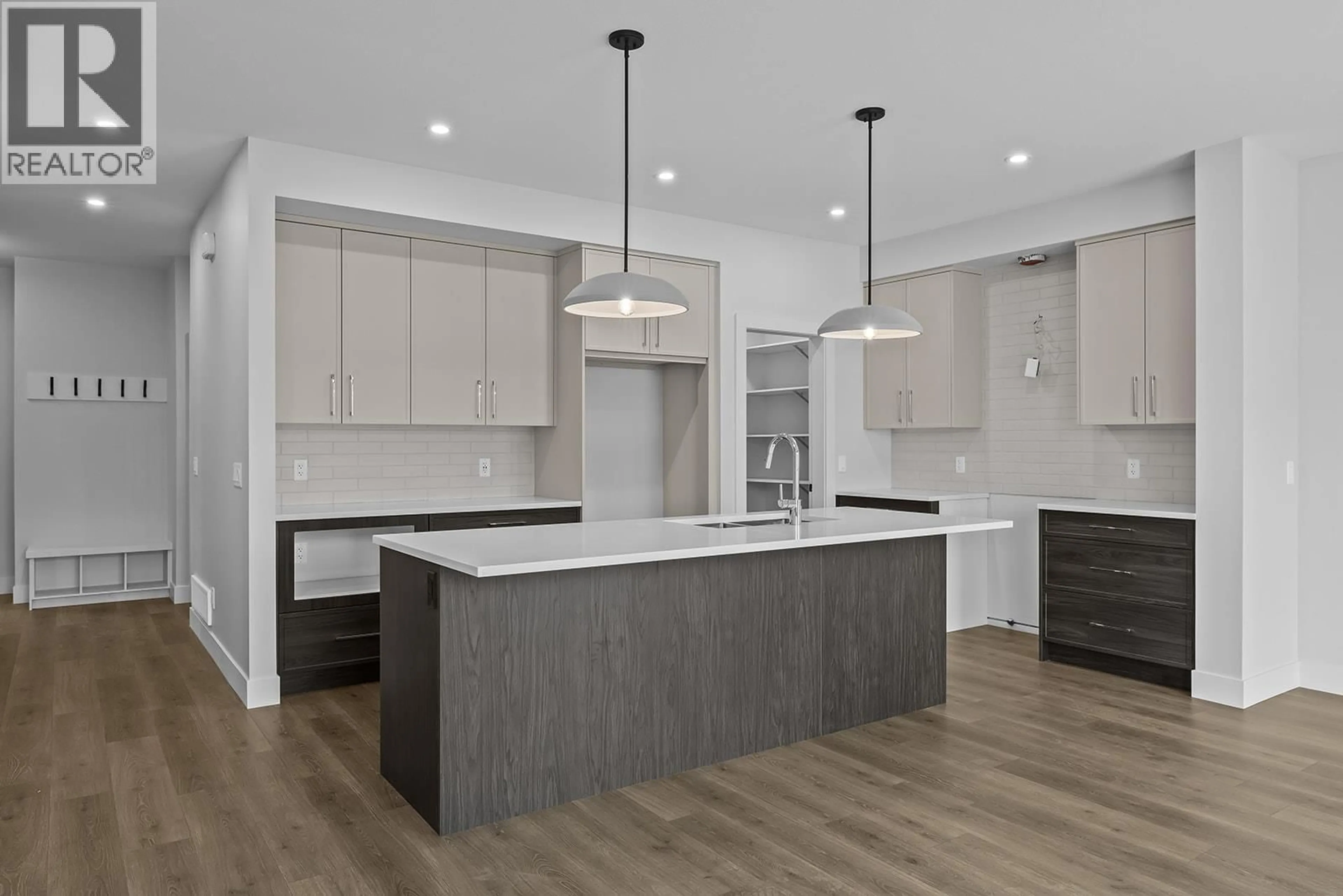 Open concept kitchen, unknown for 369 ARROWLEAF RISE, Coldstream British Columbia V1B0B5