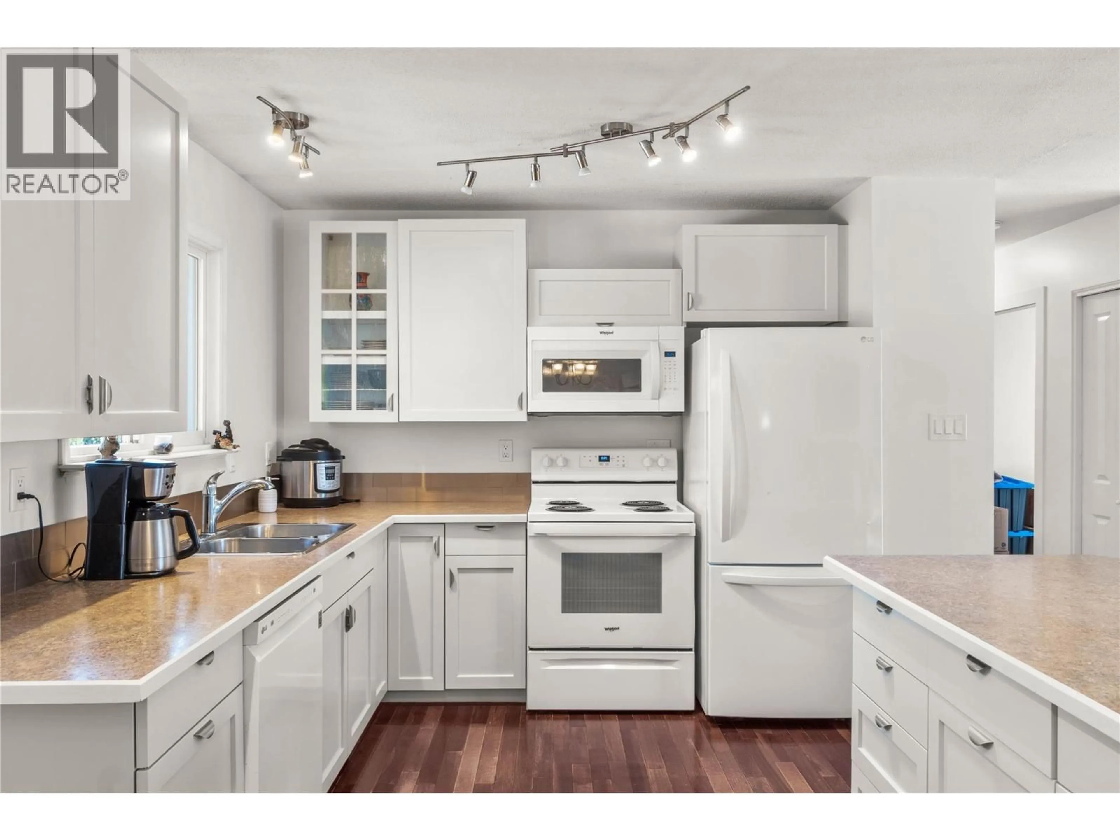 Open concept kitchen, unknown for 612 GORDONEL ROAD, Kamloops British Columbia V2B6P4