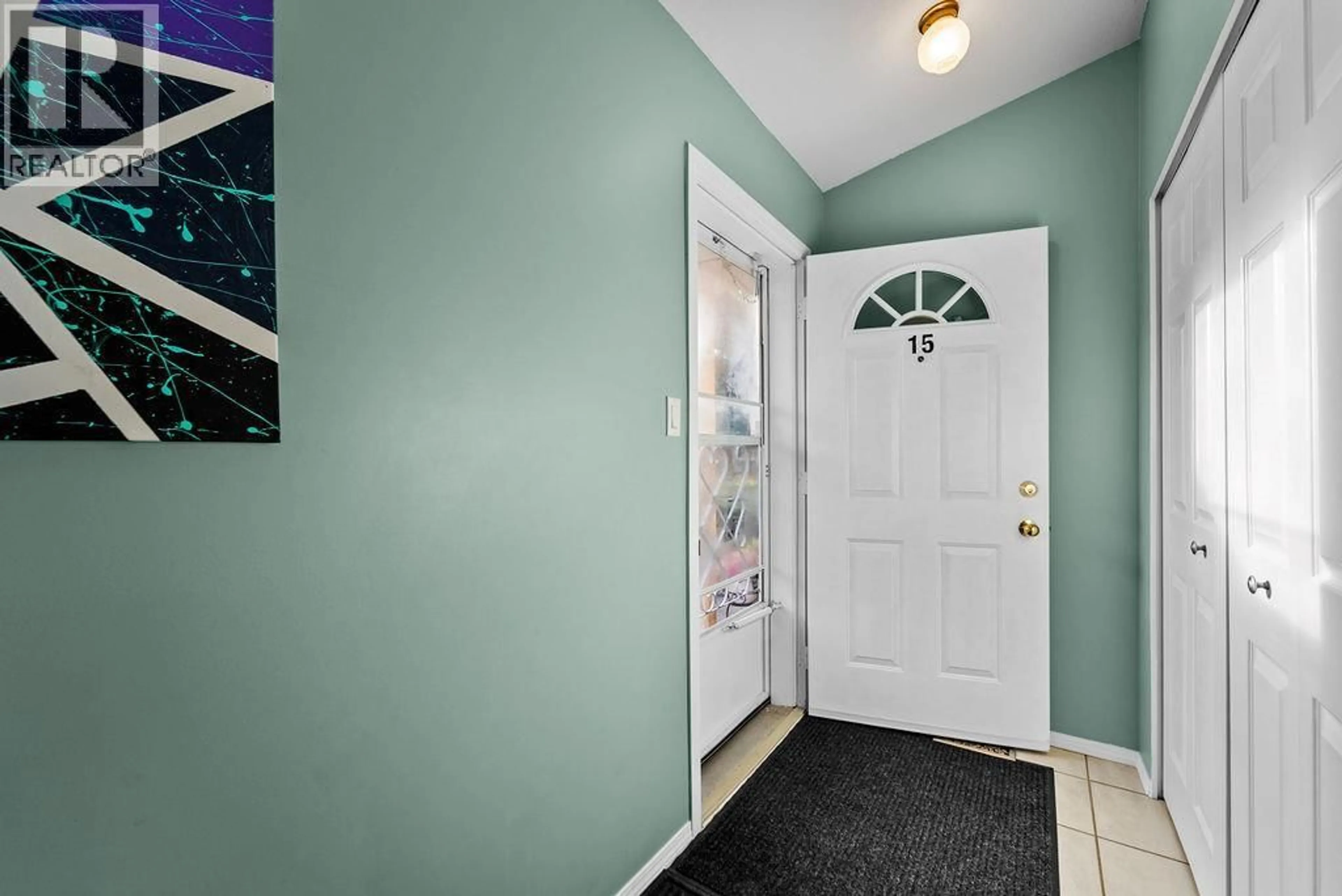 Indoor entryway for 15 - 2760 VOGHT STREET, Merritt British Columbia V1K1C8
