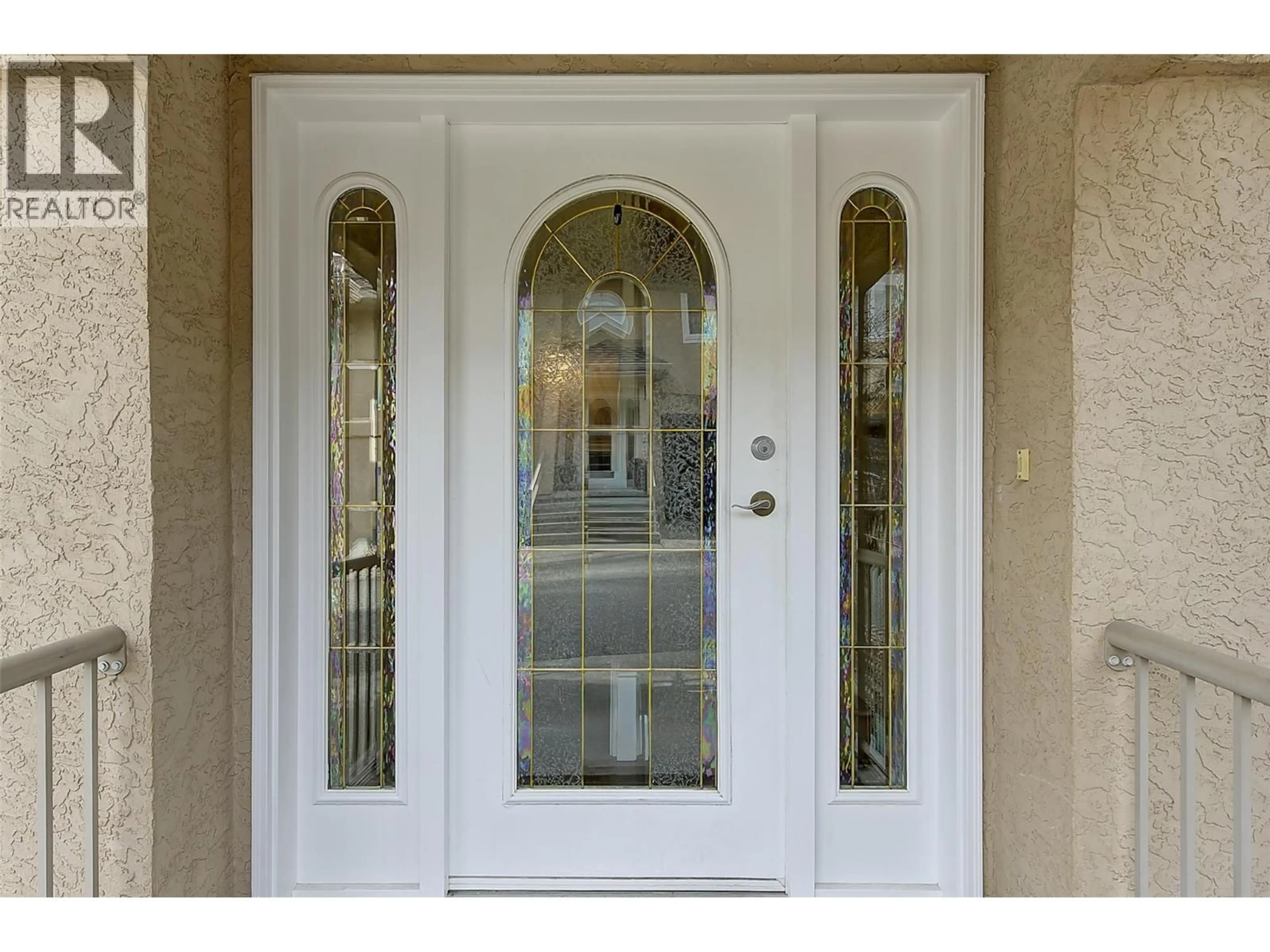 Indoor entryway for 3 - 2425 MOUNT BALDY DRIVE, Kelowna British Columbia V1V1Z3