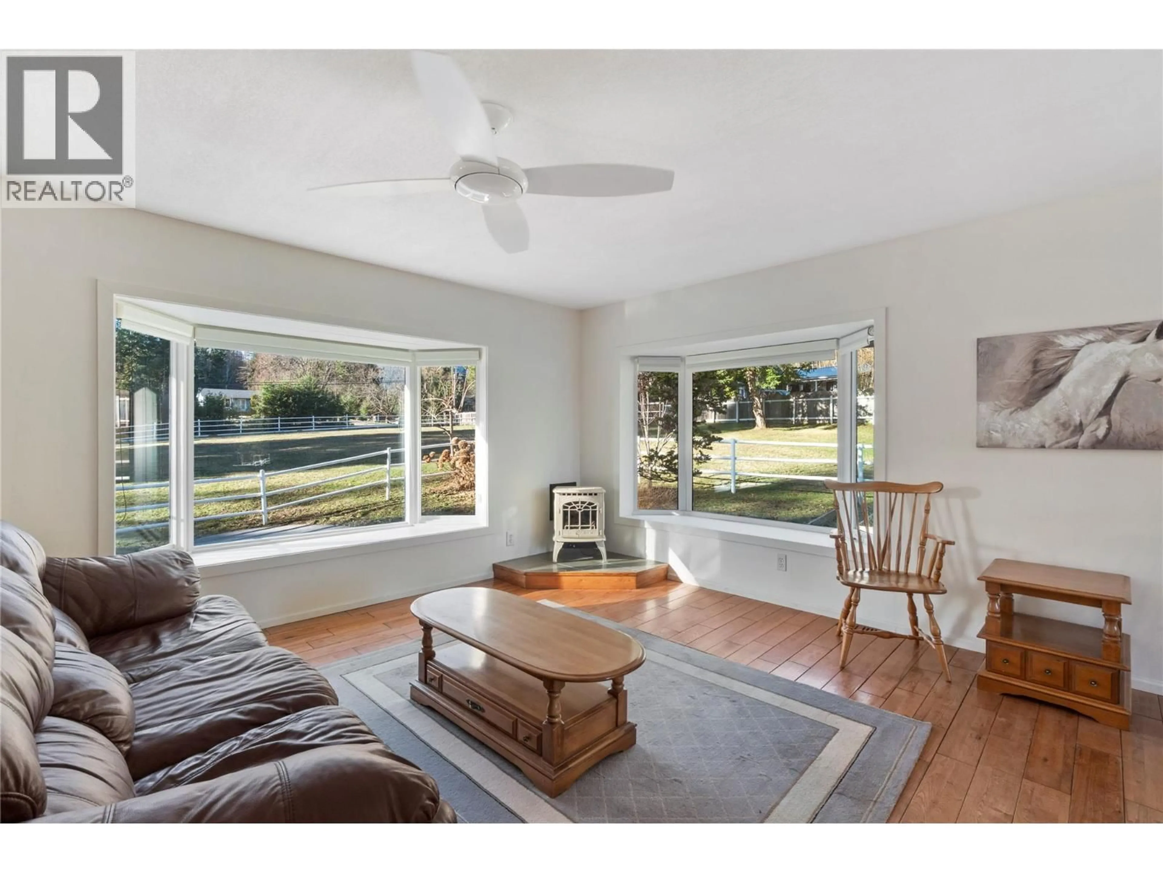 Living room with furniture, unknown for 4091 10 AVENUE SOUTHEAST, Salmon Arm British Columbia V1E1W7