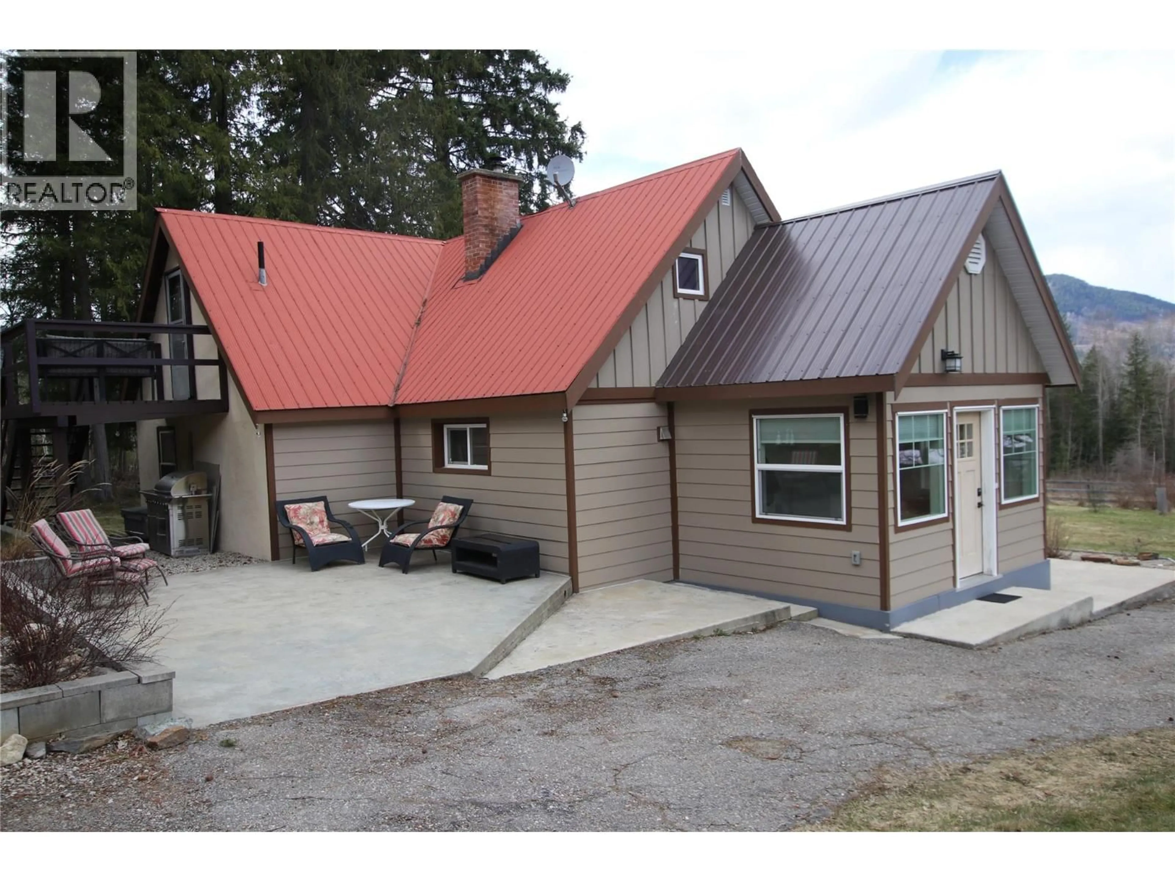 Home with vinyl exterior material, unknown for 413 WILLOW STREET, Fauquier British Columbia V0G1K0