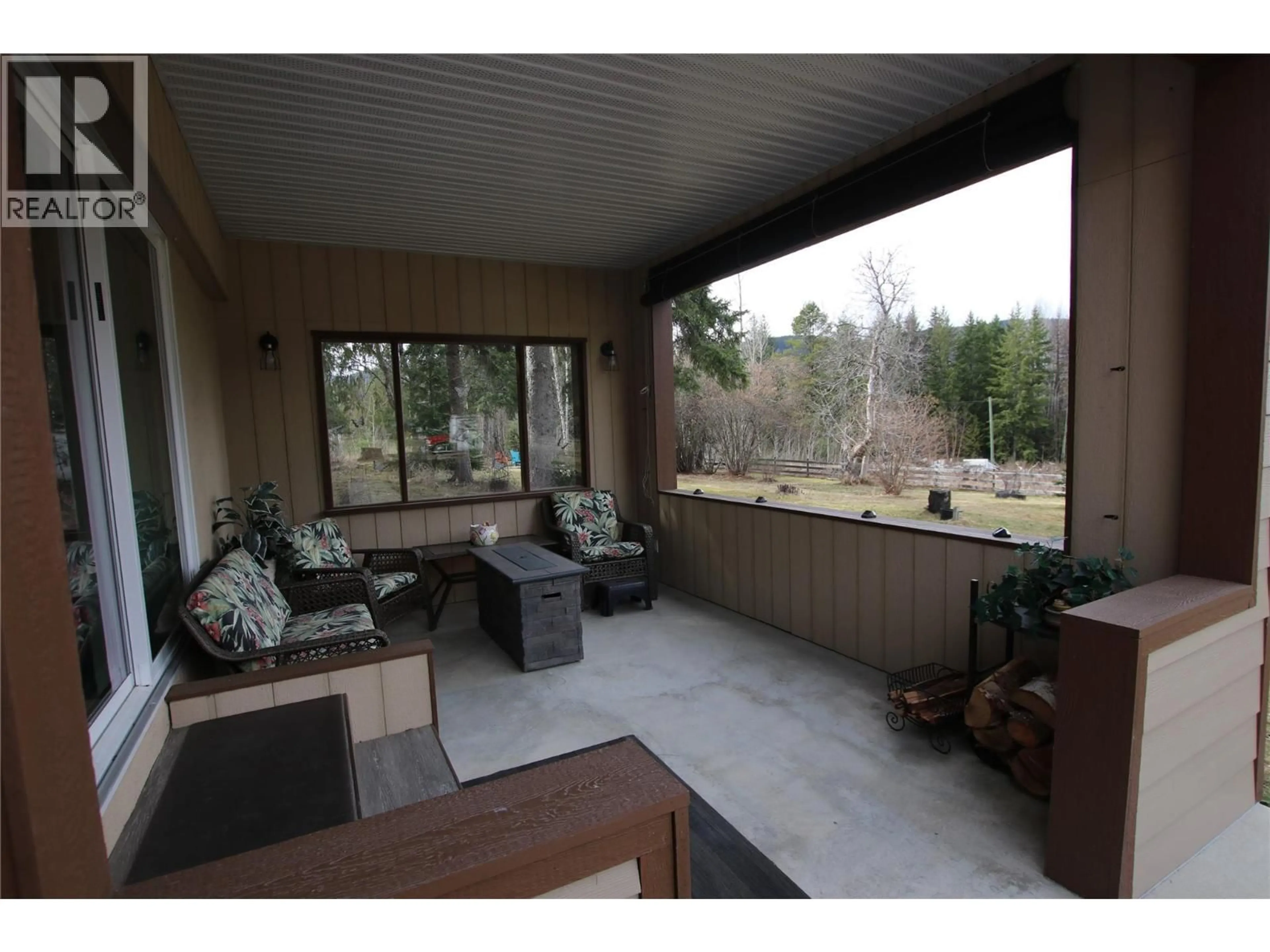 Patio, water/lake/river/ocean view for 413 WILLOW STREET, Fauquier British Columbia V0G1K0