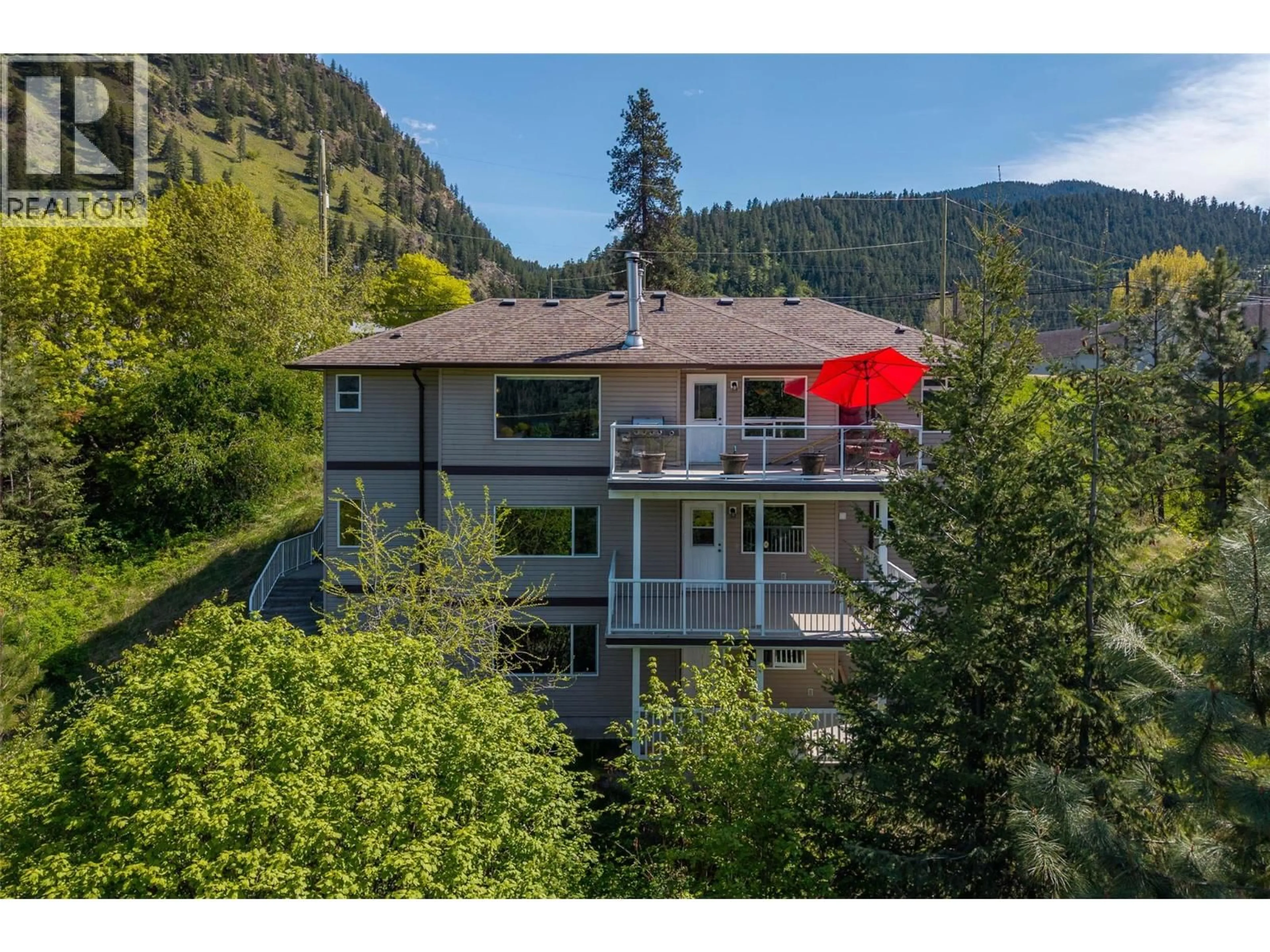 A pic from outside/outdoor area/front of a property/back of a property/a pic from drone, mountain view for 1170 MONTGOMERY PLACE, Chase British Columbia V0E1M0
