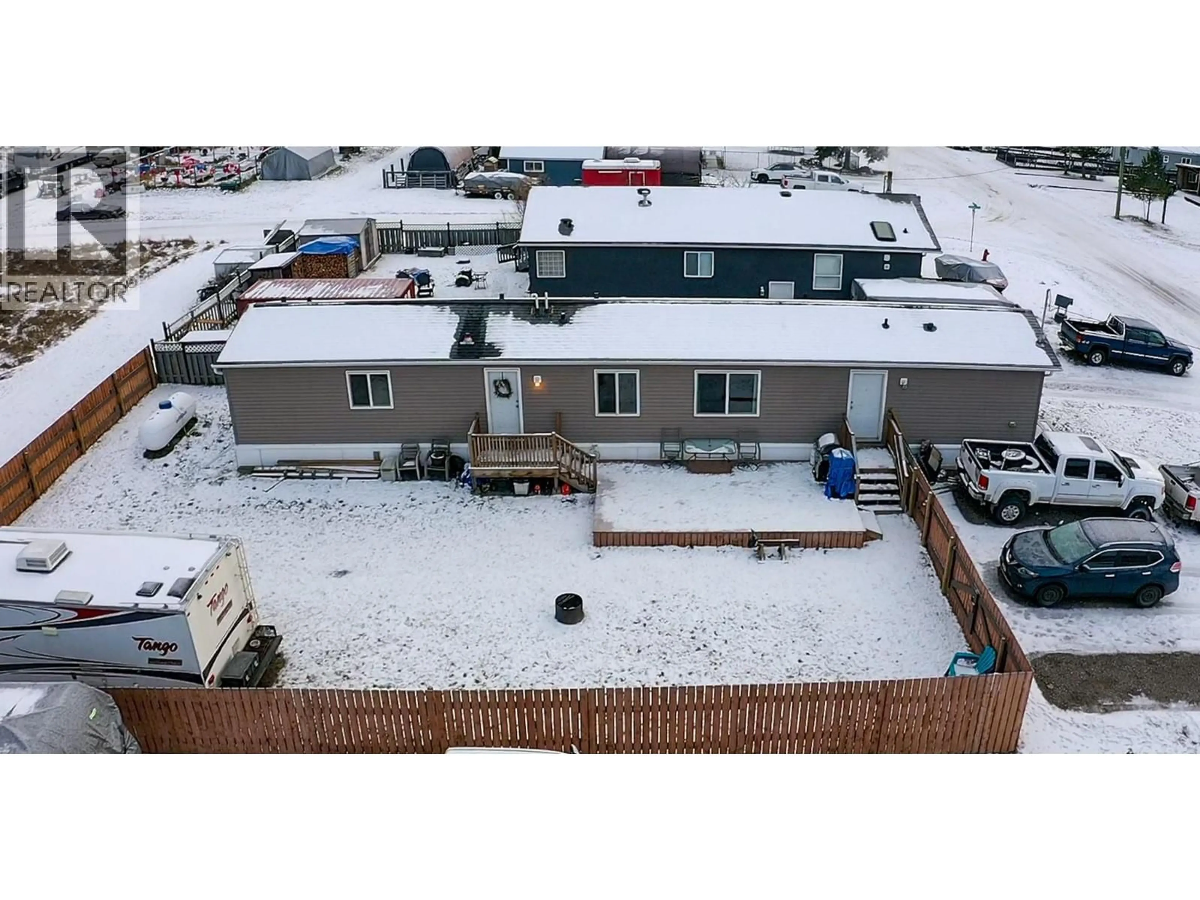 A pic from outside/outdoor area/front of a property/back of a property/a pic from drone, building for 4821 CRESCENTWOOD DRIVE, Edgewater British Columbia V0A1E0