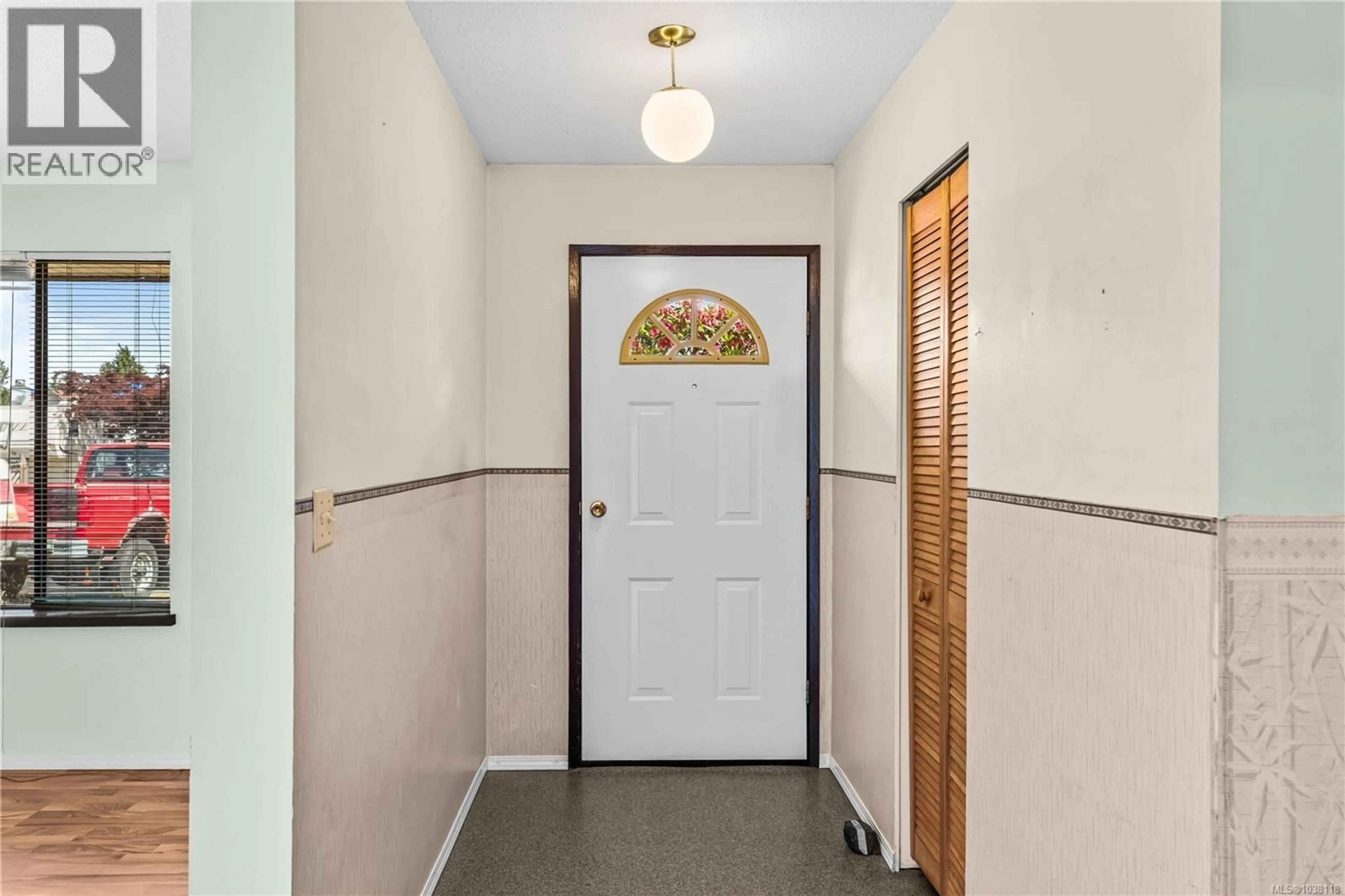 Indoor entryway for 543 GRAYSON ROAD, Campbell River British Columbia V9W6K3