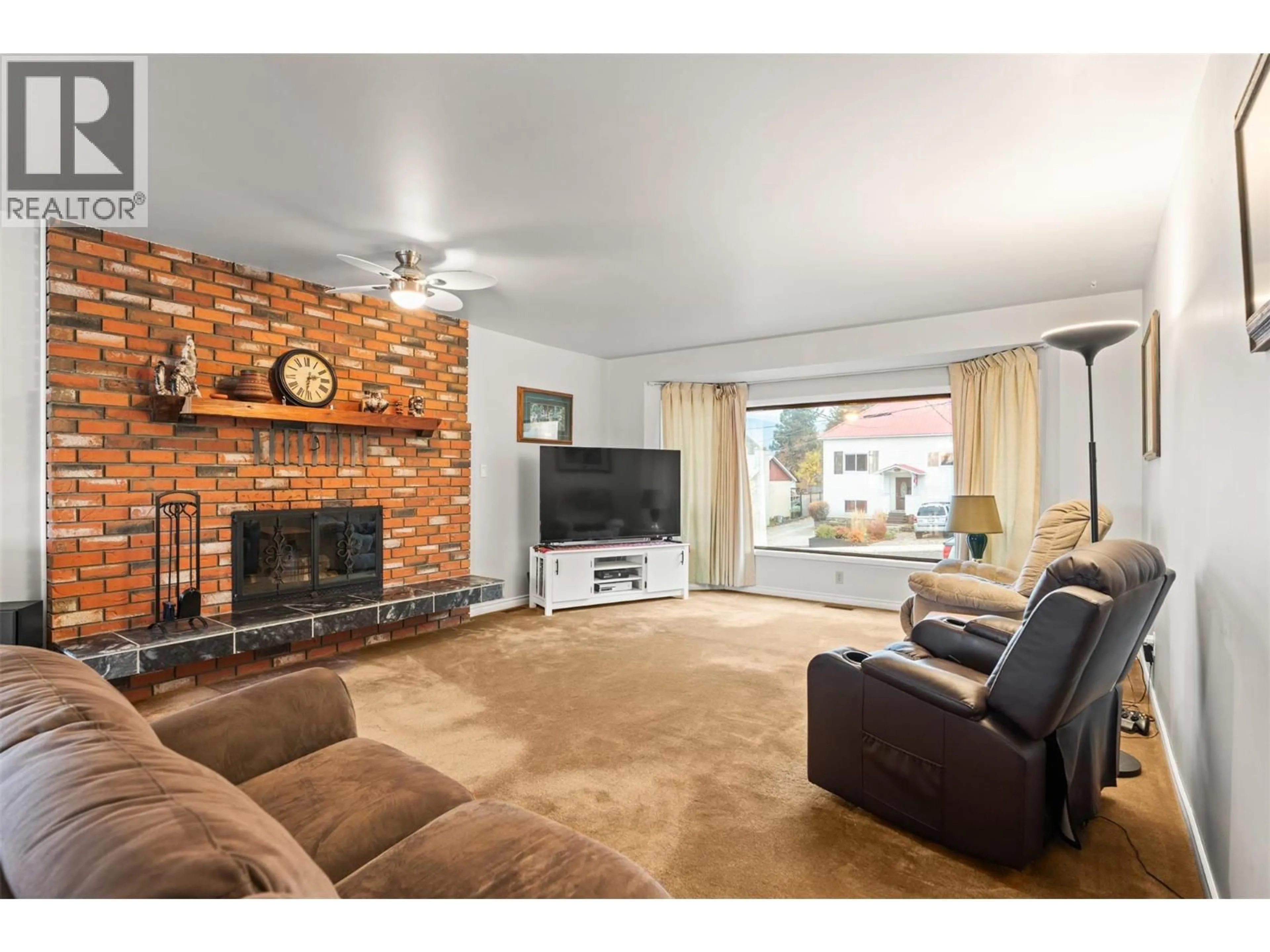 Living room with furniture, unknown for 721 GRANVILLE AVENUE, Enderby British Columbia V0E1V0