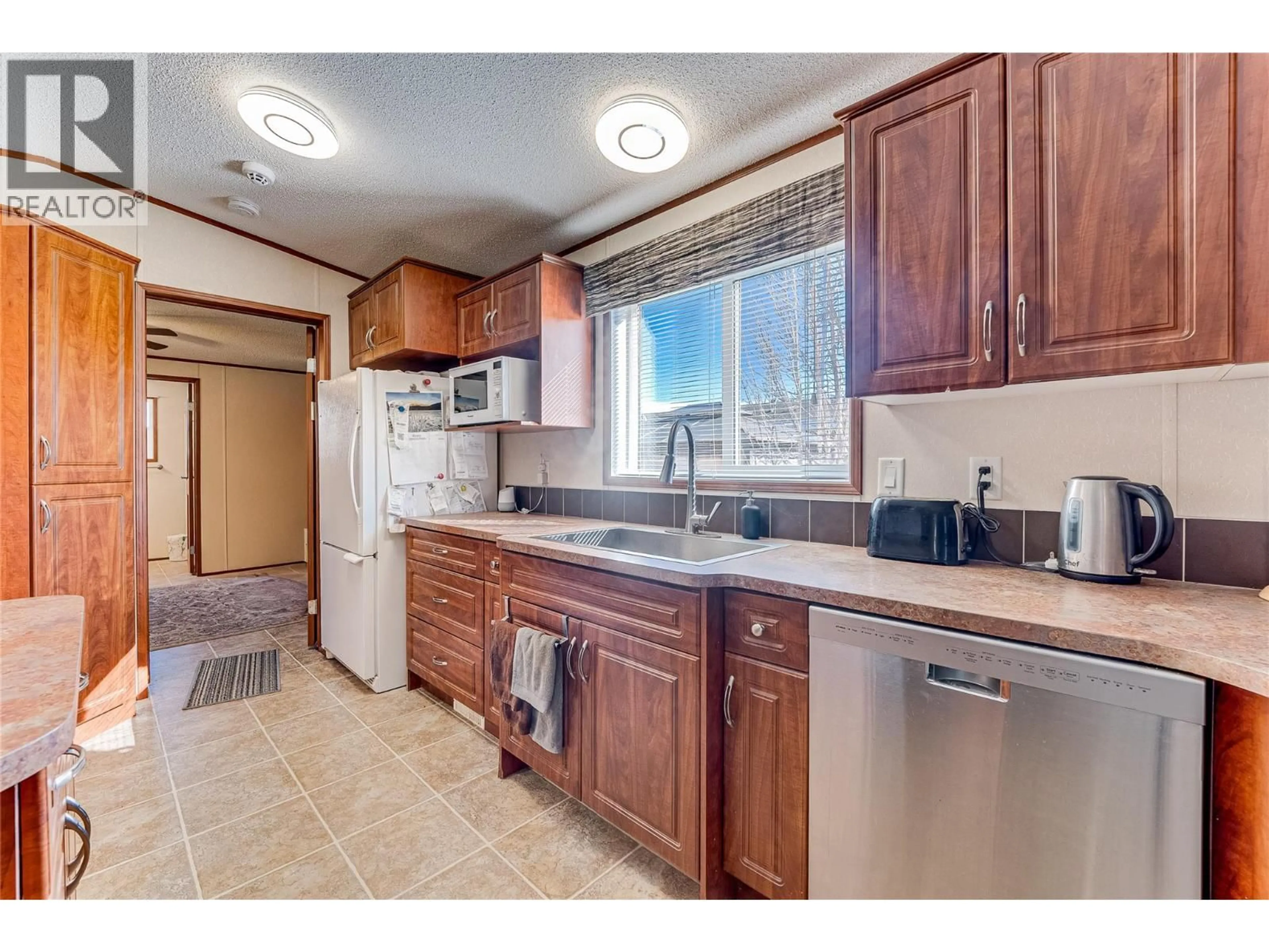 Standard kitchen, ceramic/tile floor for 91 - 12560 WESTSIDE ROAD, Vernon British Columbia V1H1S9