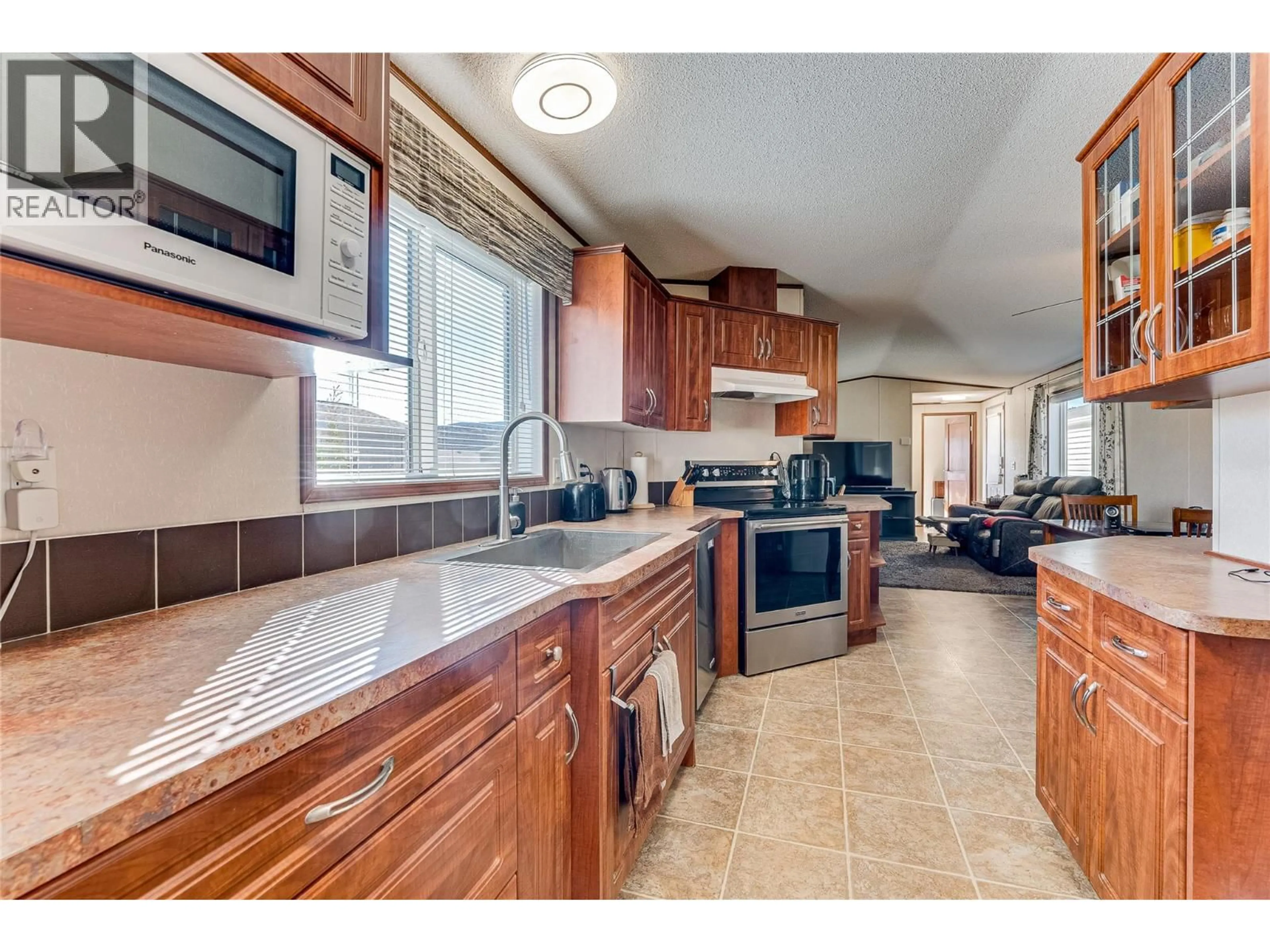 Open concept kitchen, ceramic/tile floor for 91 - 12560 WESTSIDE ROAD, Vernon British Columbia V1H1S9