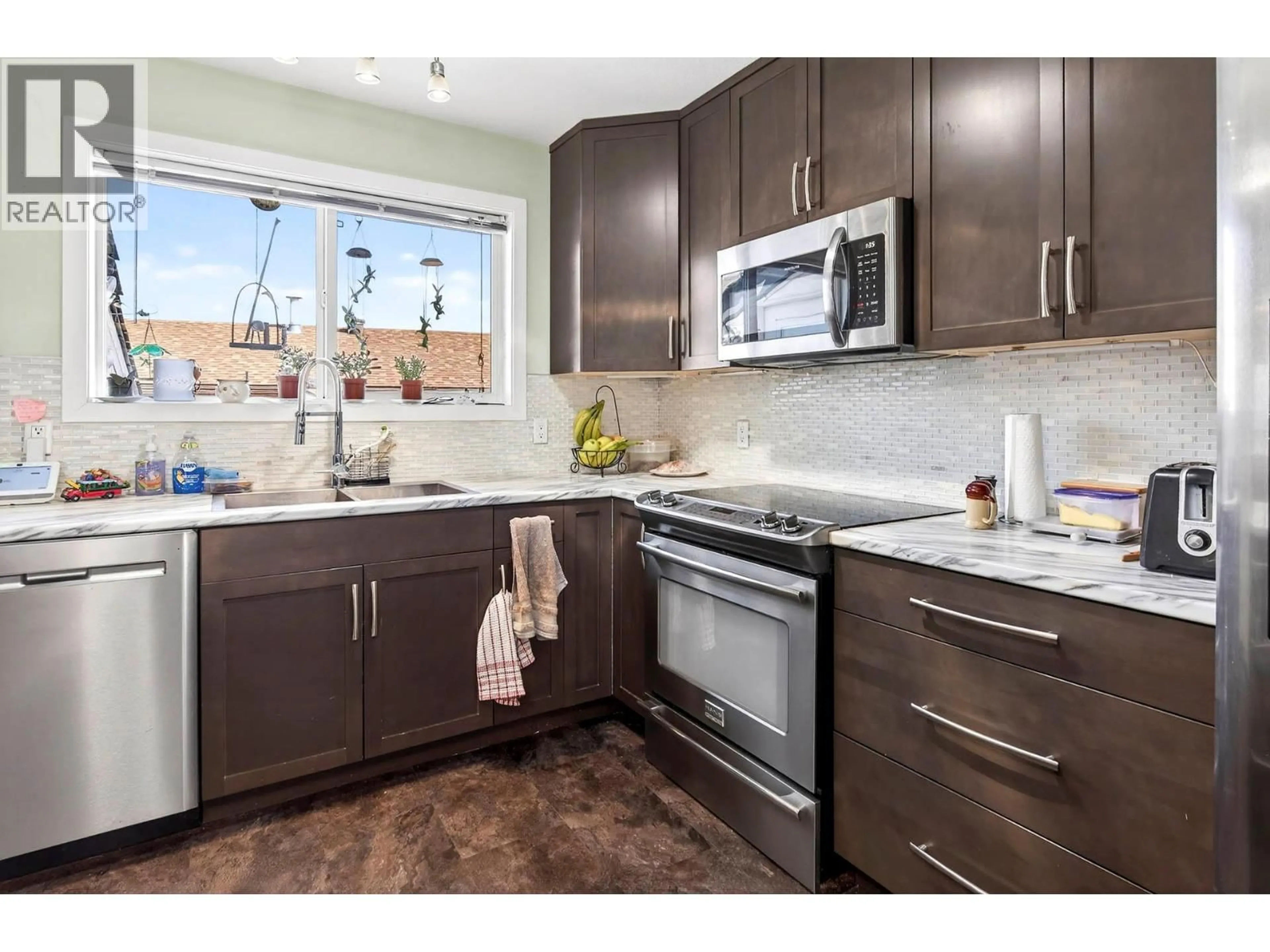 Open concept kitchen, ceramic/tile floor for 562 PINE STREET, Ashcroft British Columbia V0K1A0