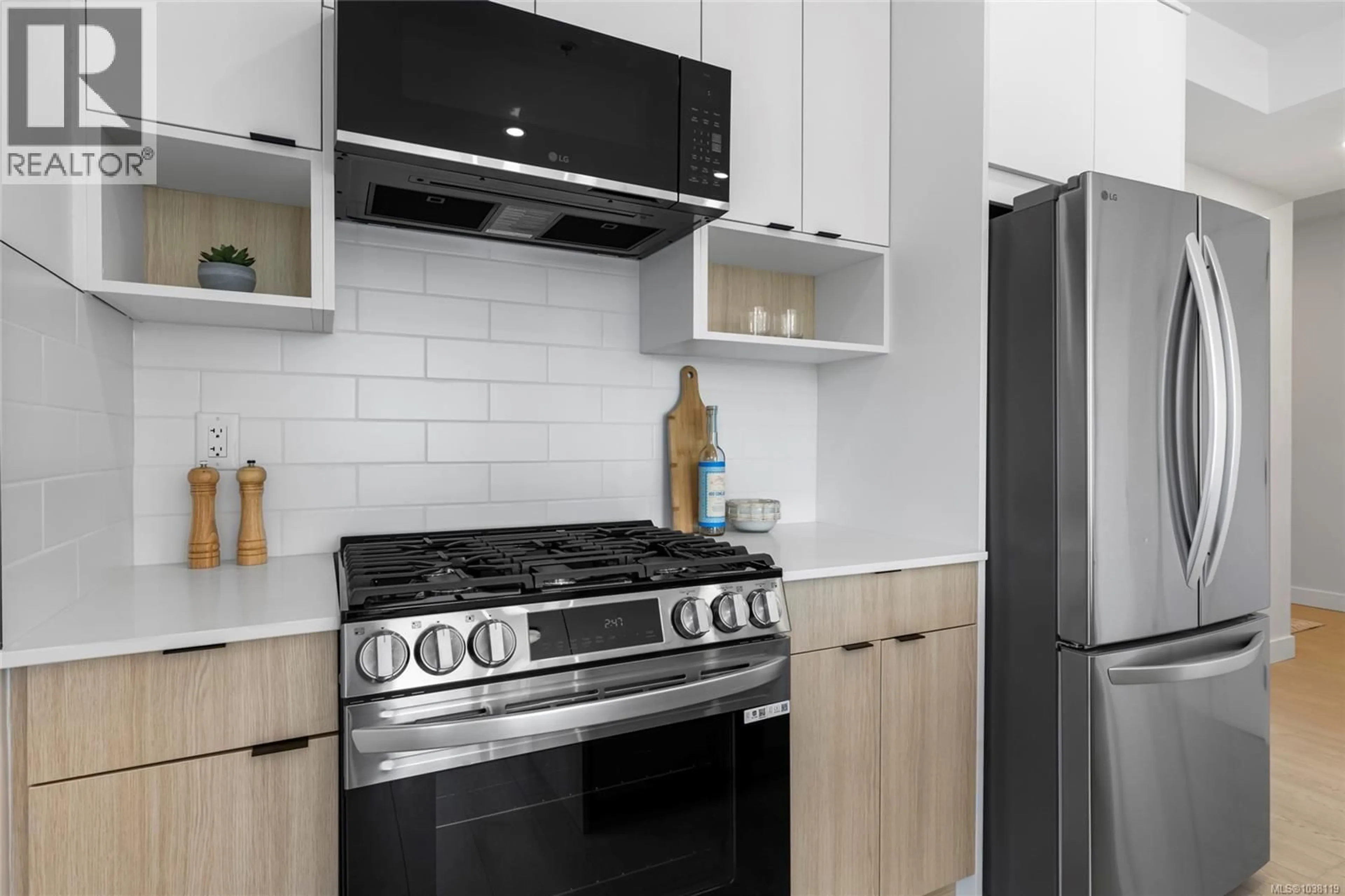 Standard kitchen, ceramic/tile floor for 306 - 2629 MILLSTREAM ROAD, Langford British Columbia V9B3R8