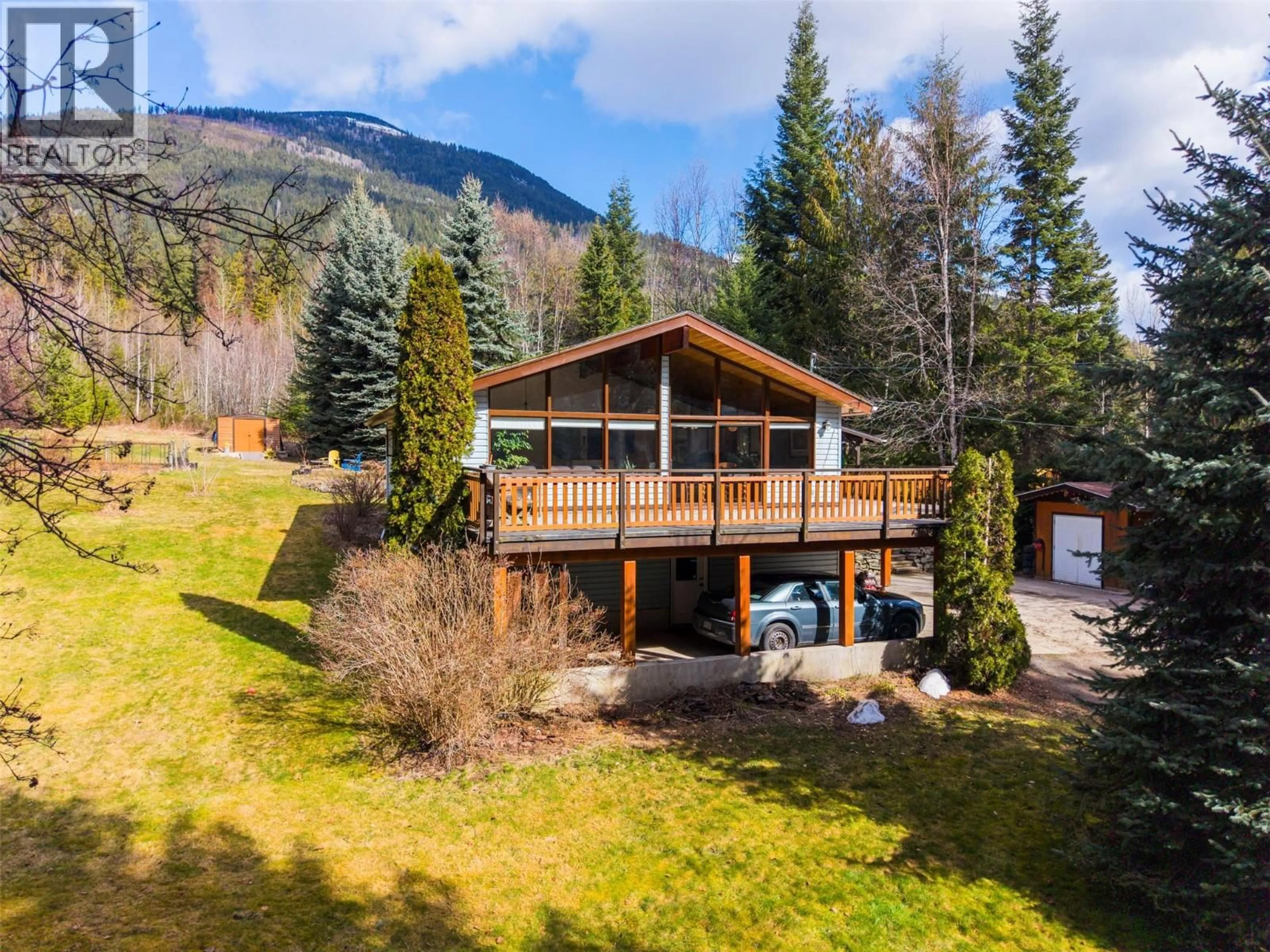 A pic from outside/outdoor area/front of a property/back of a property/a pic from drone, water/lake/river/ocean view for 7077 BEGGS ROAD, Nelson British Columbia V1L6S5
