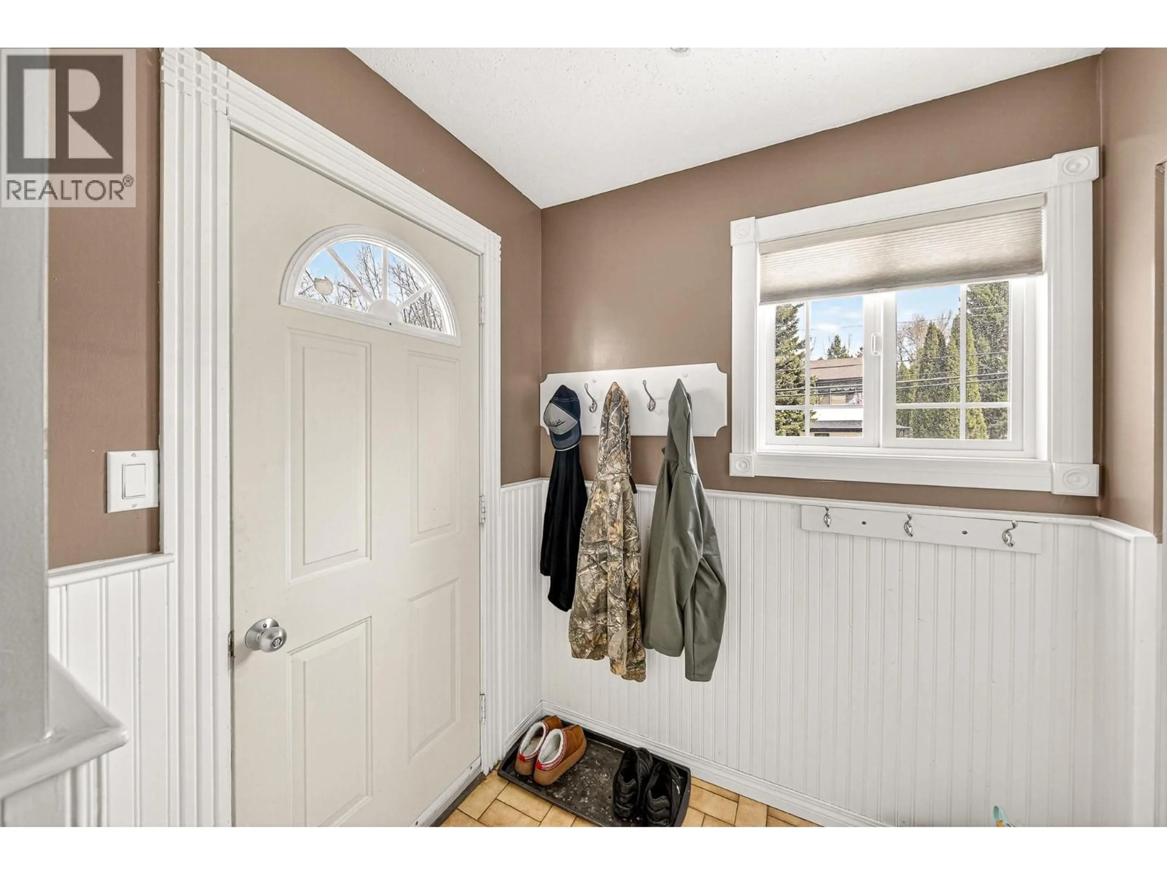 Indoor entryway for 1591 11TH AVENUE, Fernie British Columbia V0B1M0