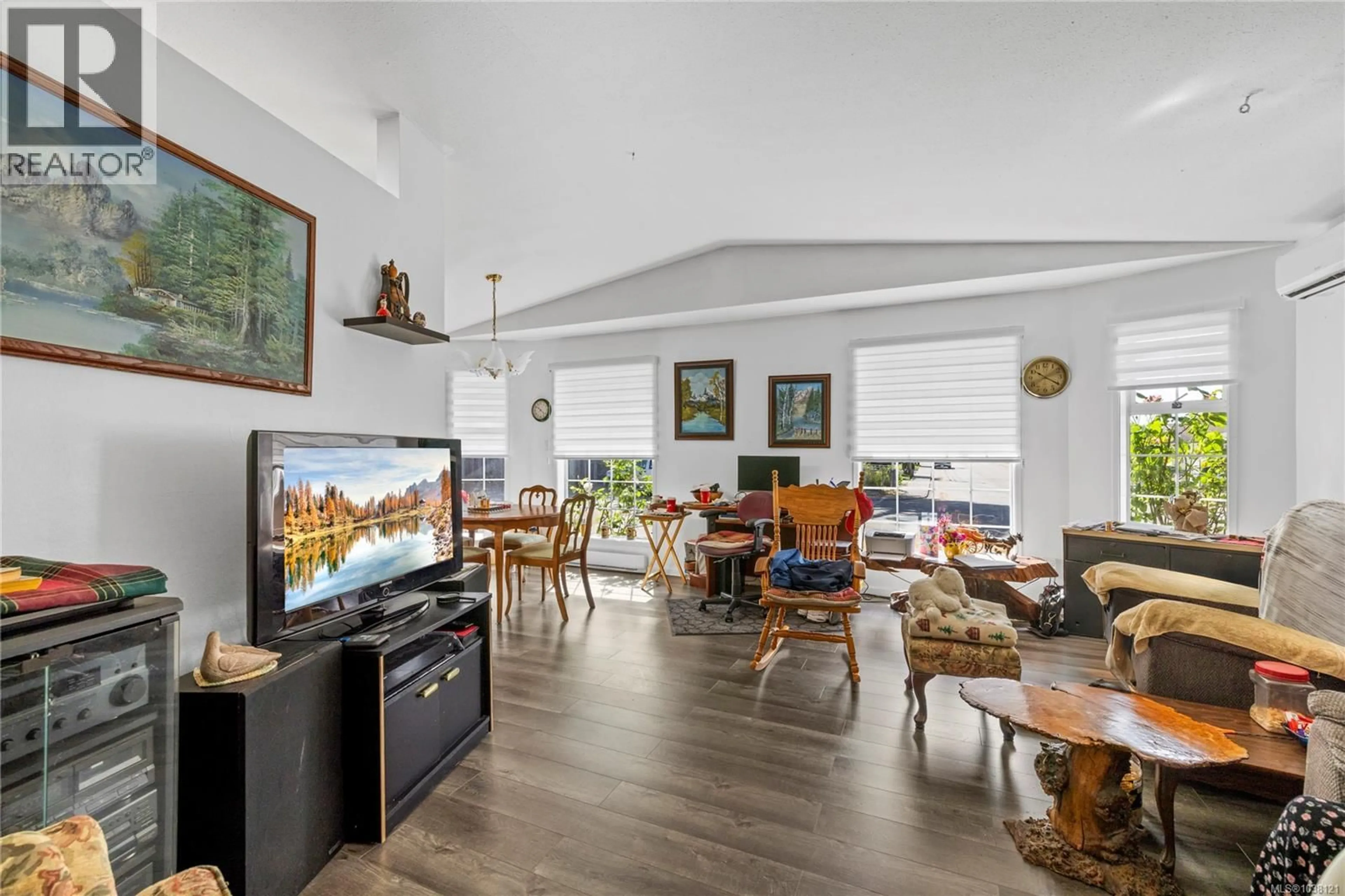 Living room with furniture, unknown for 2454 5TH STREET EAST, Courtenay British Columbia V9N8J2