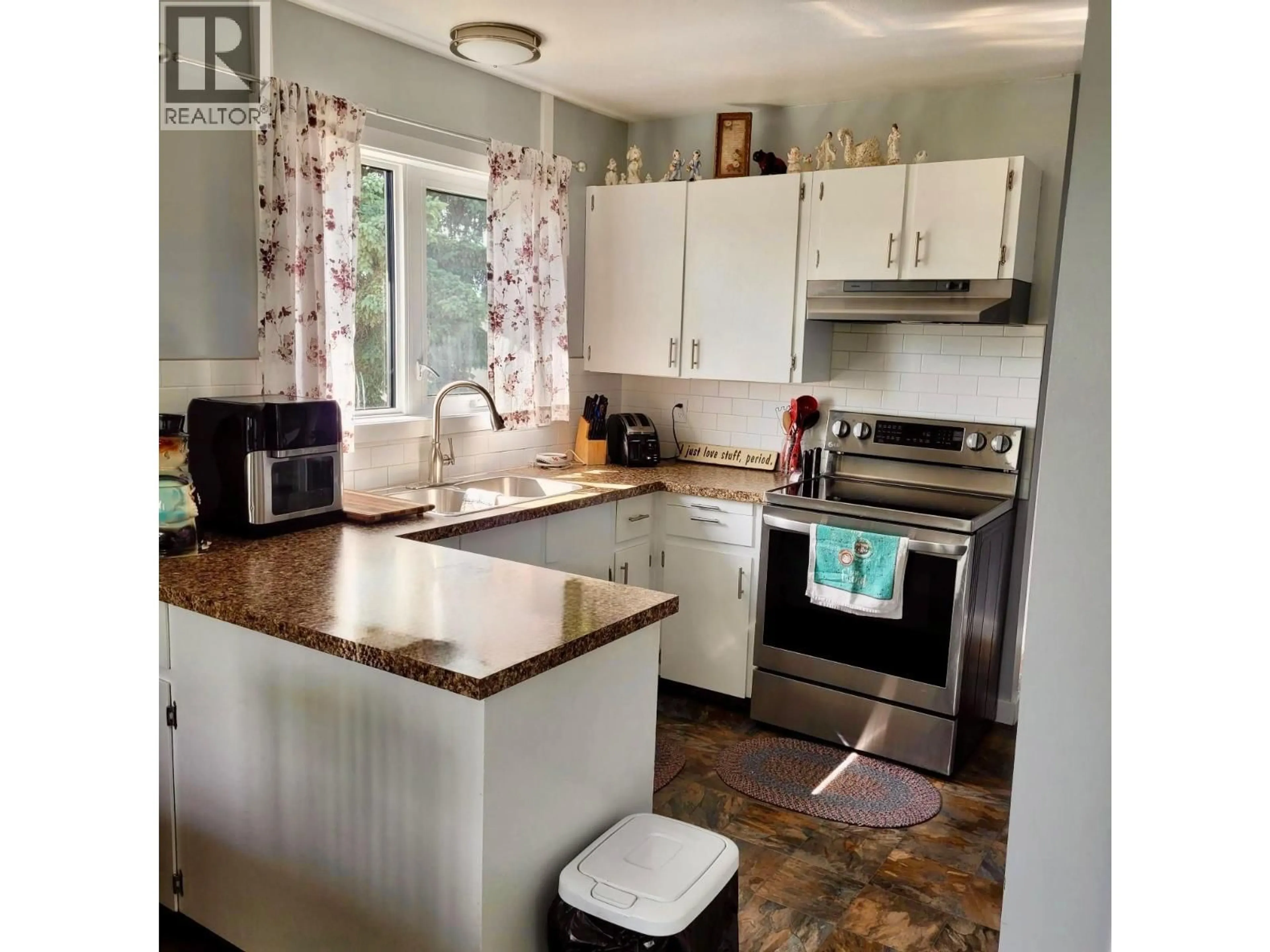 Standard kitchen, unknown for 1036 121 AVENUE, Dawson Creek British Columbia V1G3K4