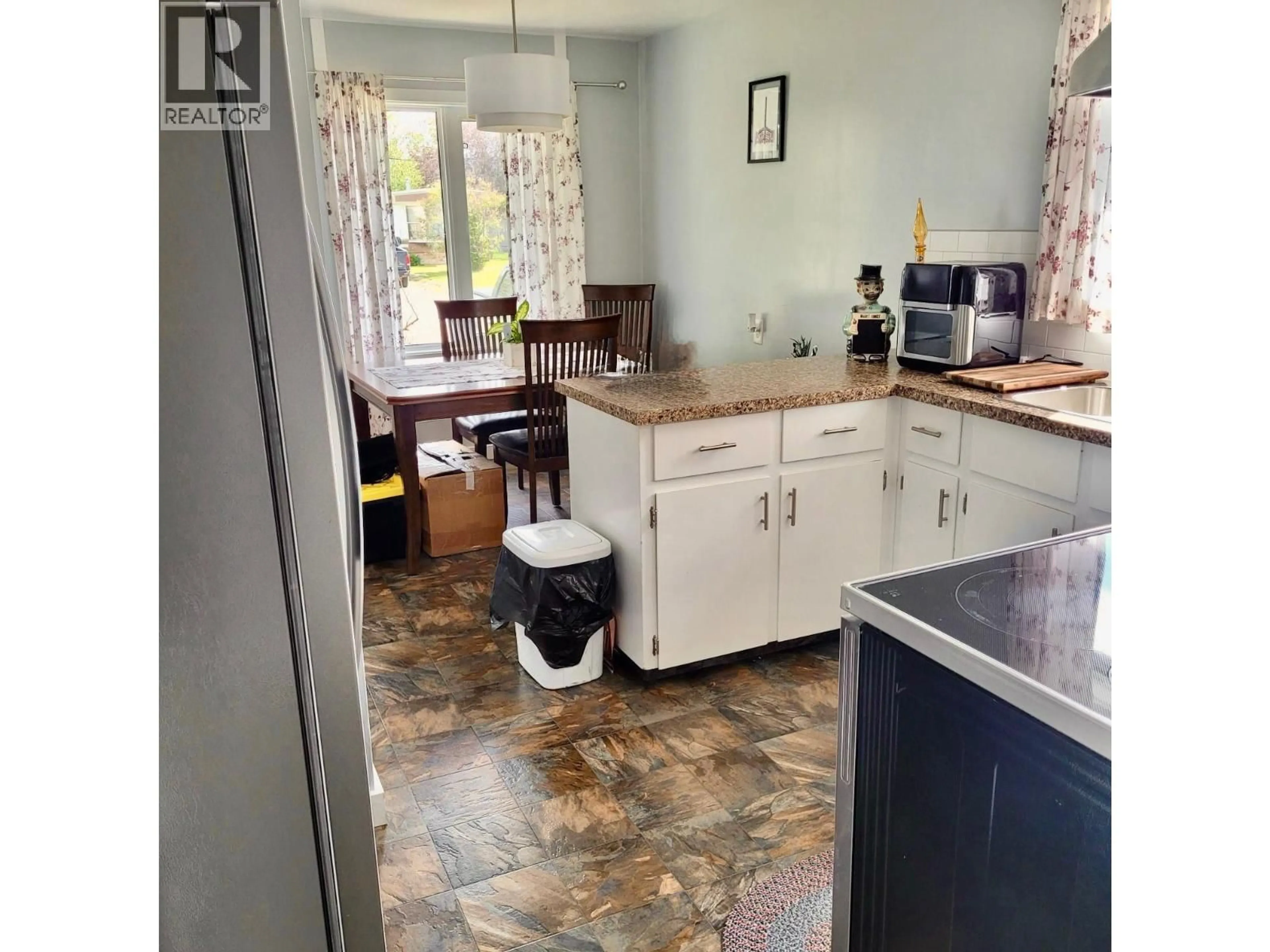 Open concept kitchen, unknown for 1036 121 AVENUE, Dawson Creek British Columbia V1G3K4