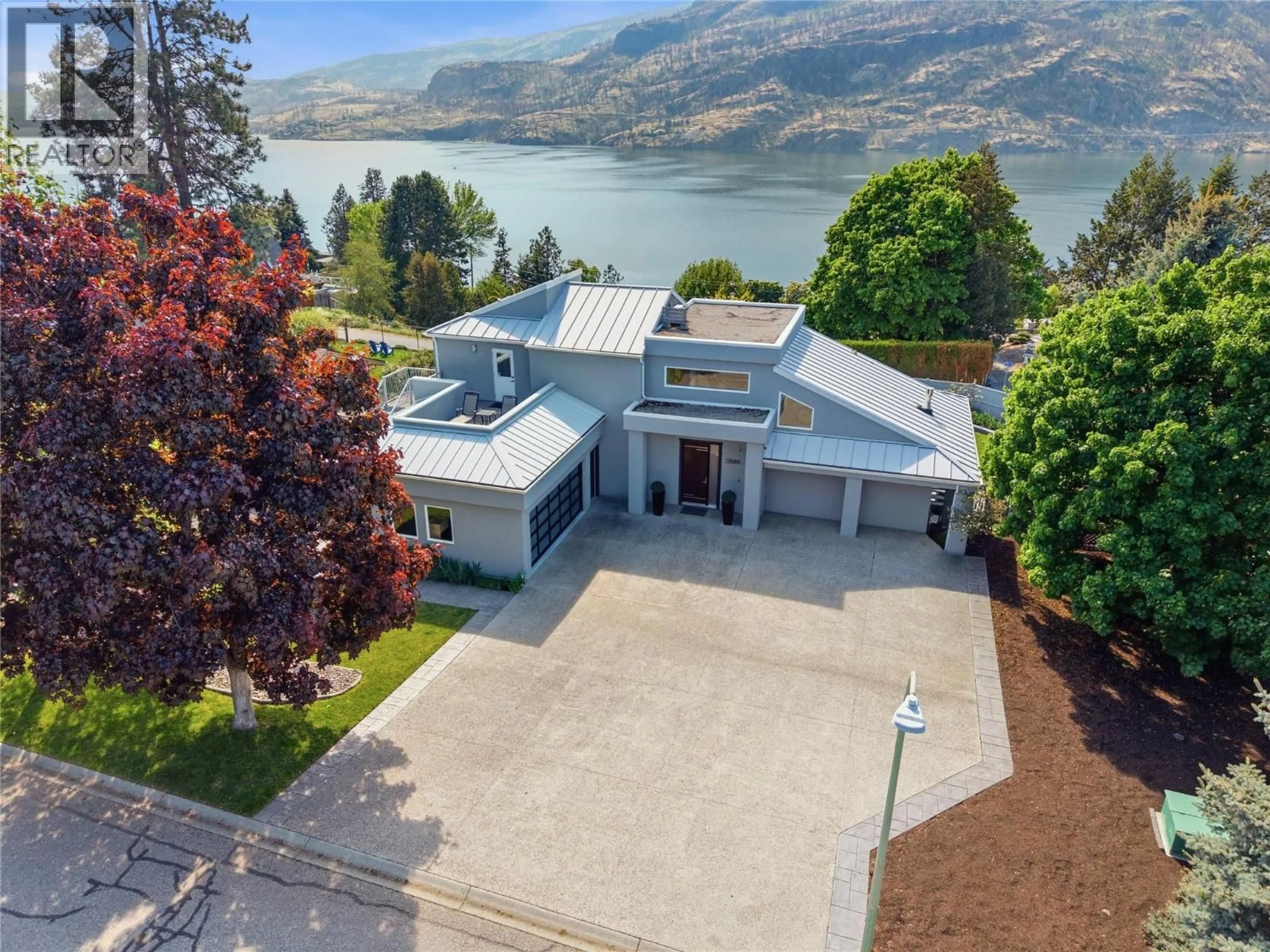 A pic from outside/outdoor area/front of a property/back of a property/a pic from drone, water/lake/river/ocean view for 2090 BENNETT ROAD, Kelowna British Columbia V1V2C2
