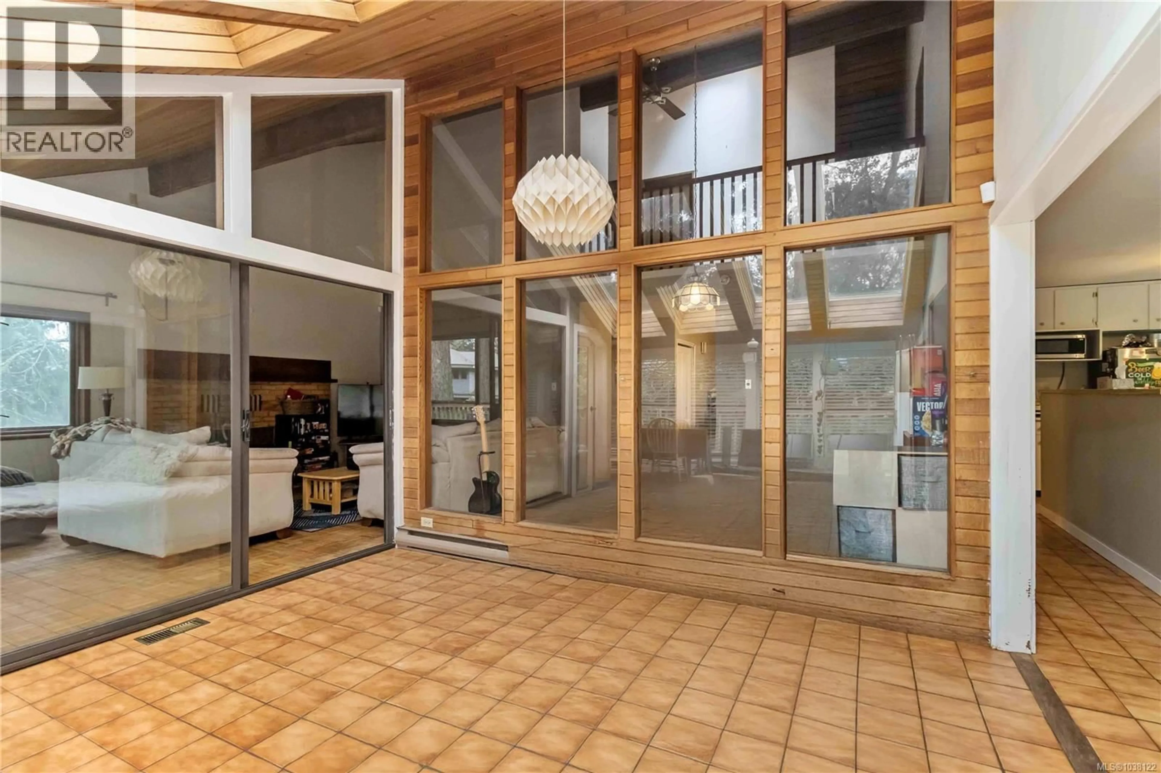 Indoor foyer for 2753 ARBUTUS ROAD, Saanich British Columbia V8N5X7