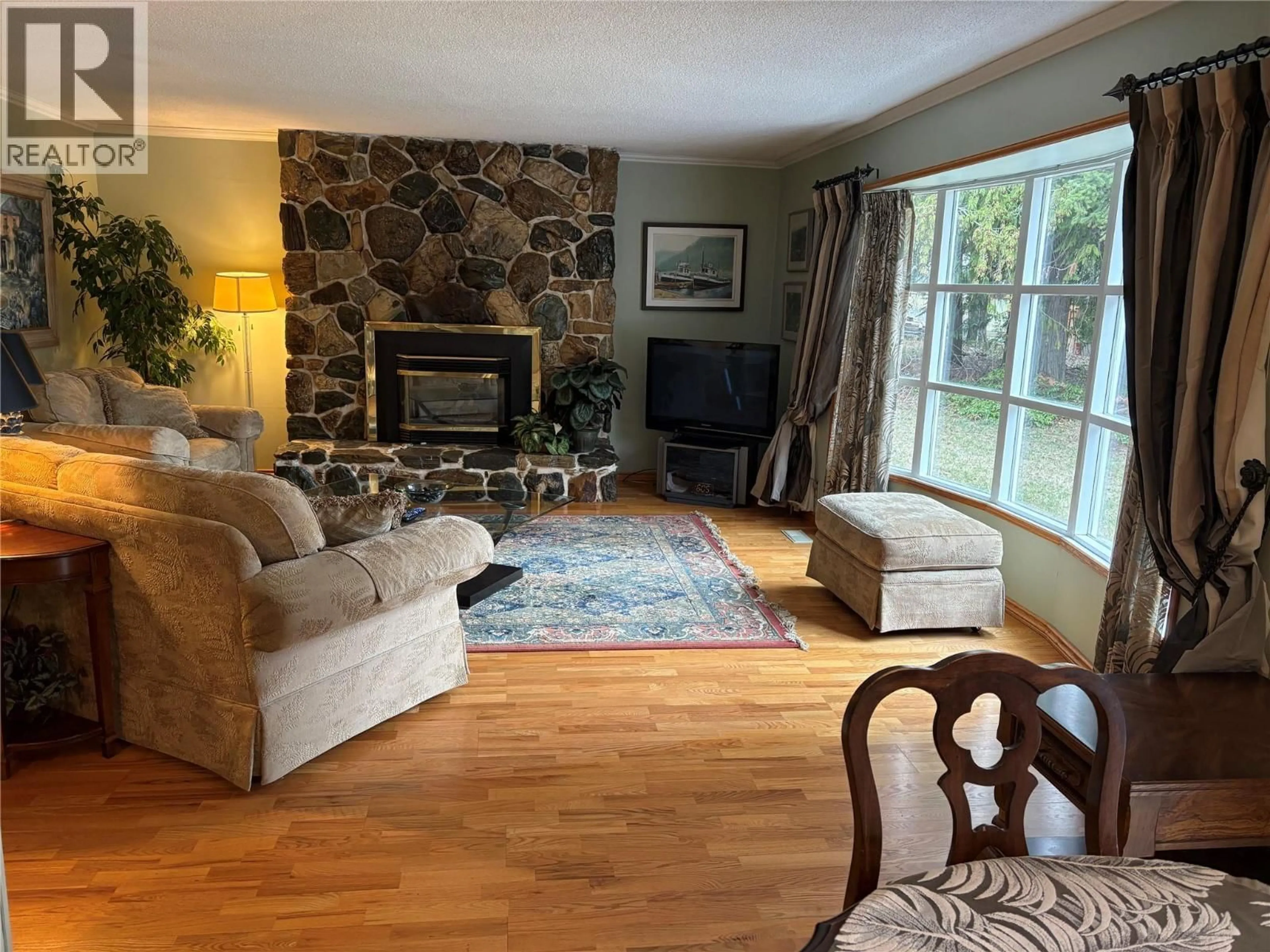 Living room with furniture, unknown for 8764 HOLDING ROAD, Adams Lake British Columbia V0E1M2