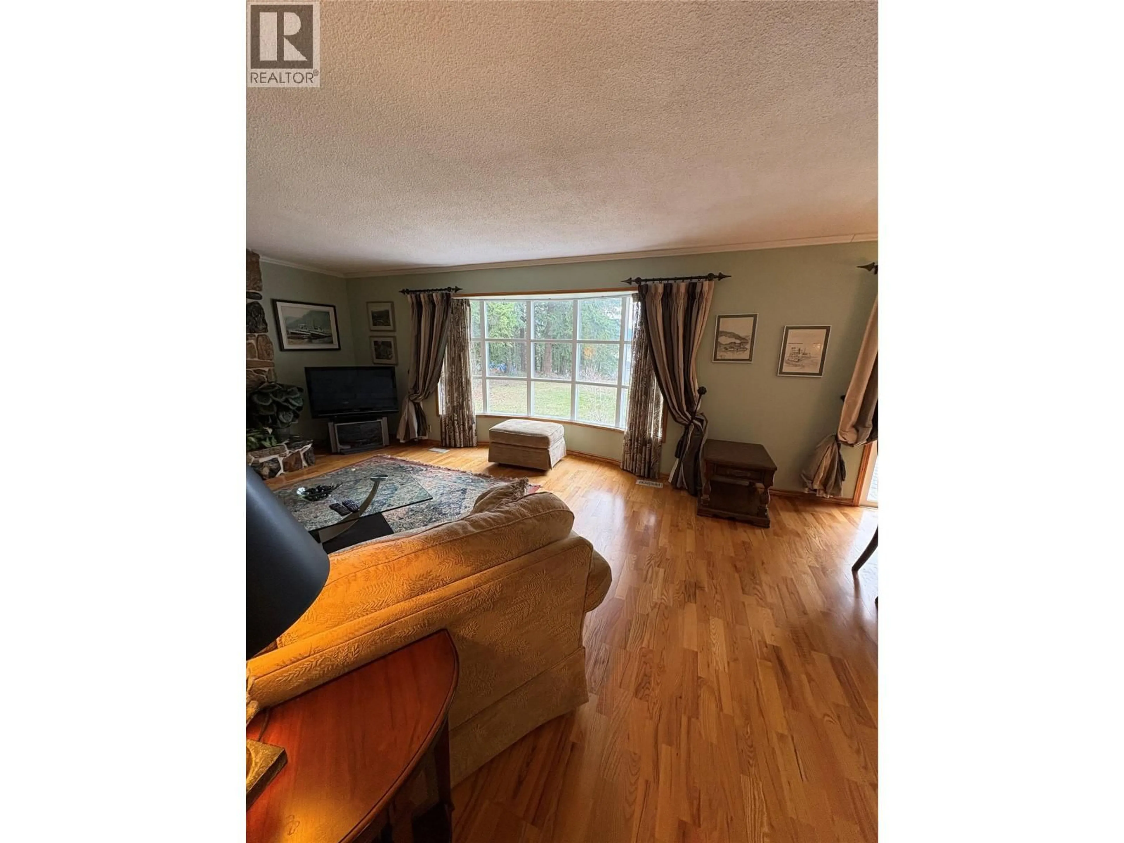 Living room with furniture, unknown for 8764 HOLDING ROAD, Adams Lake British Columbia V0E1M2