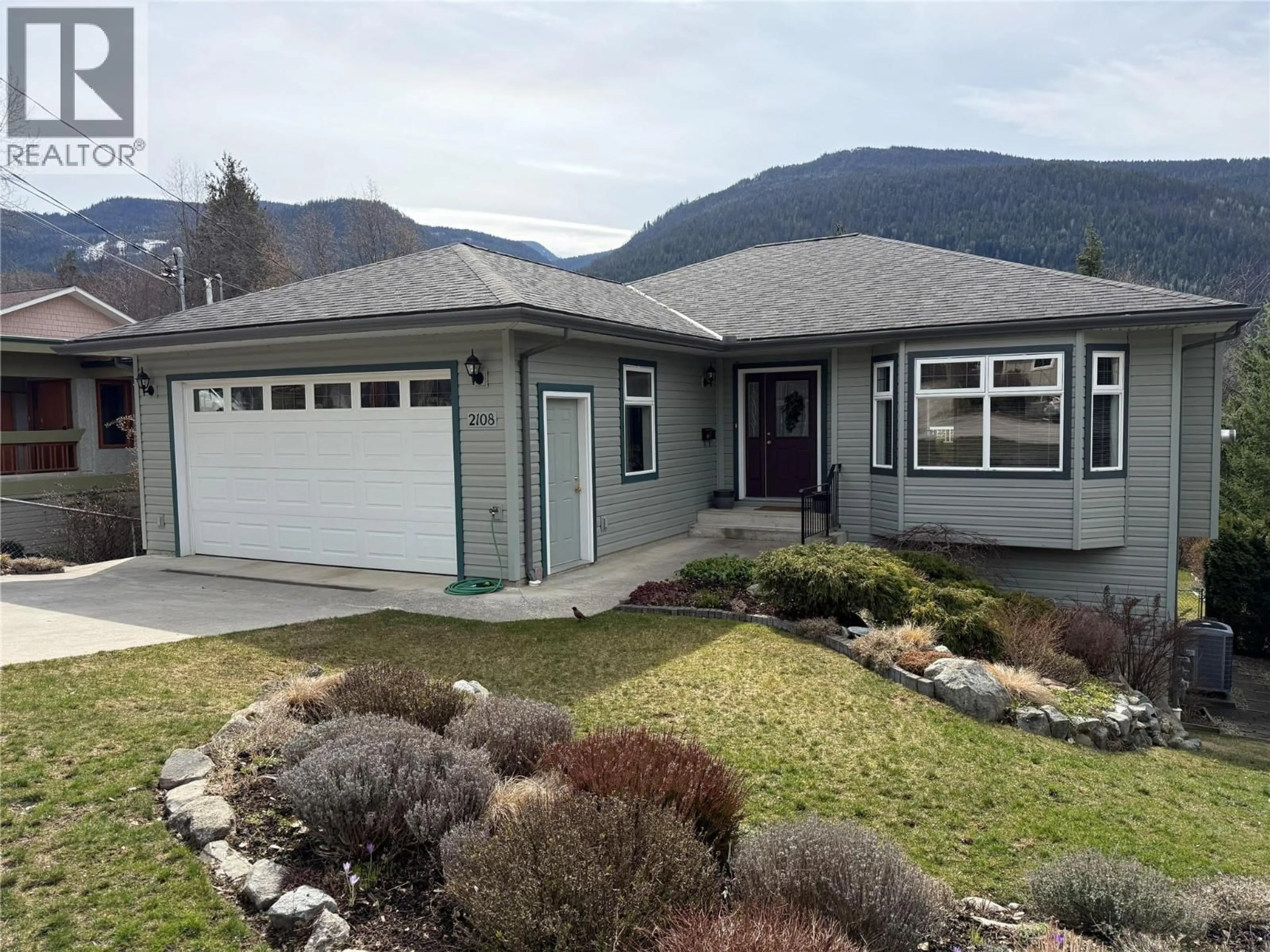 Home with vinyl exterior material, mountain view for 2108 FALLS STREET, Nelson British Columbia V1L1K4