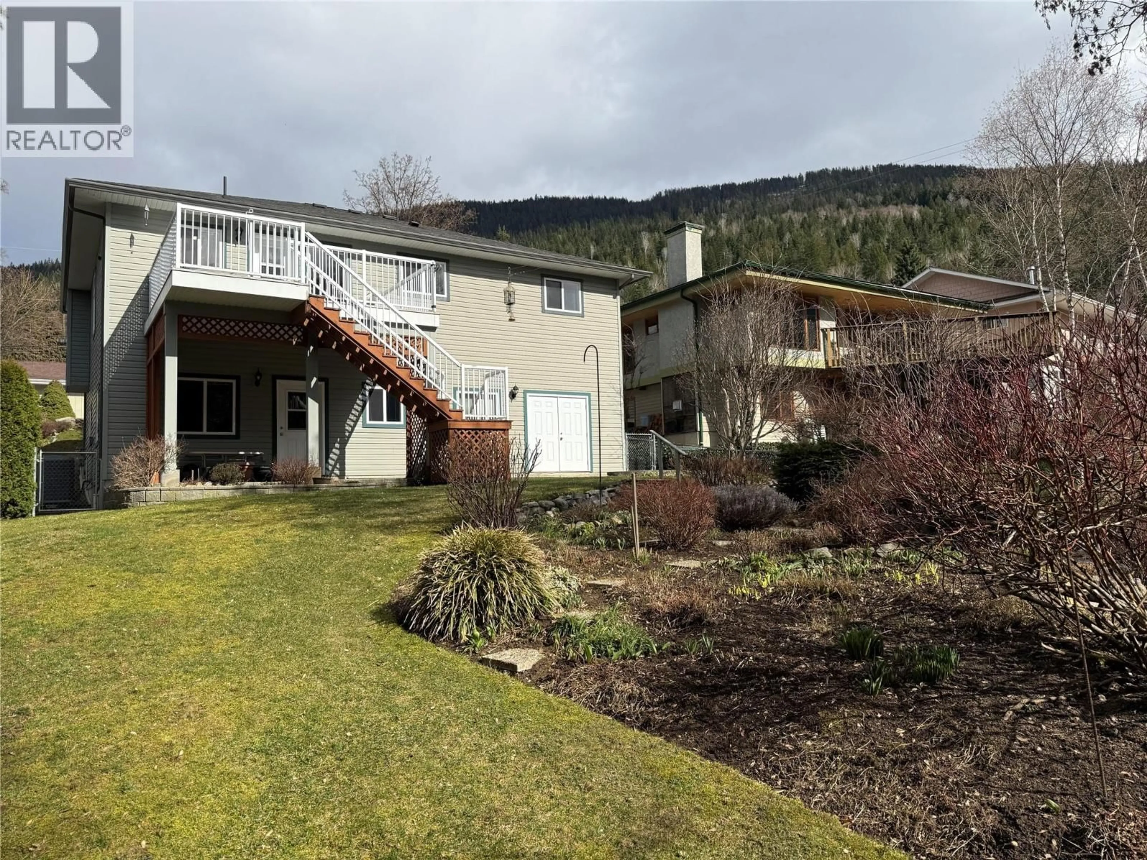 A pic from outside/outdoor area/front of a property/back of a property/a pic from drone, mountain view for 2108 FALLS STREET, Nelson British Columbia V1L1K4
