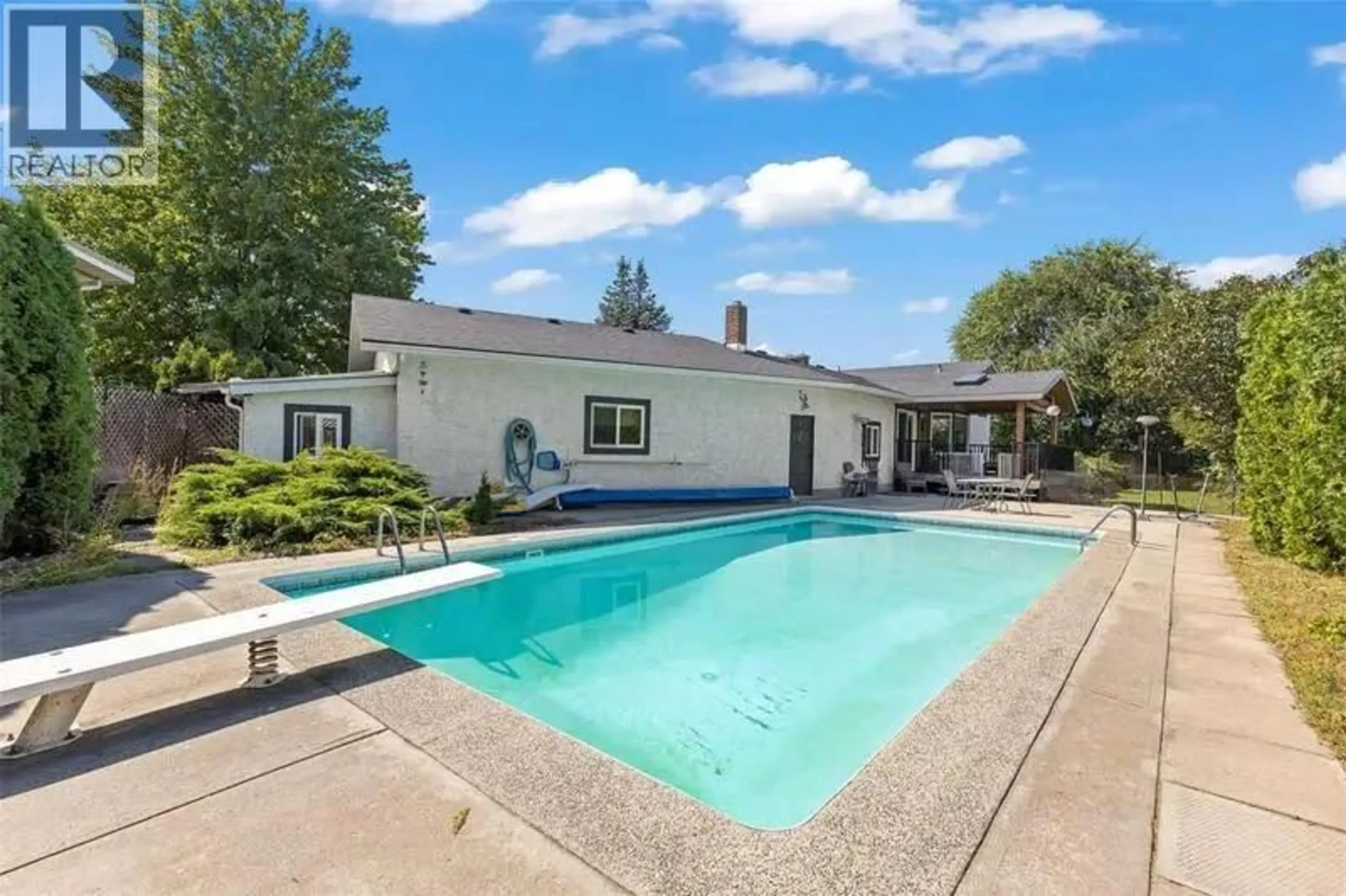 Pool for 420 MUGFORD COURT, Kelowna British Columbia V1X5N4