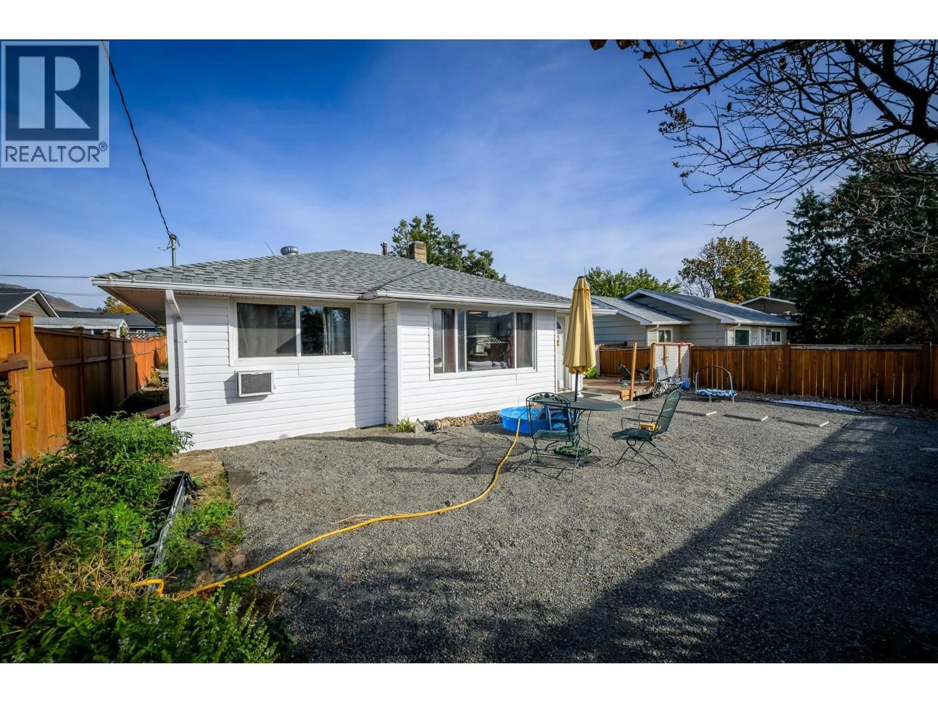 A pic from outside/outdoor area/front of a property/back of a property/a pic from drone, street for 934 WESTMINSTER AVENUE, Kamloops British Columbia V2B1P1