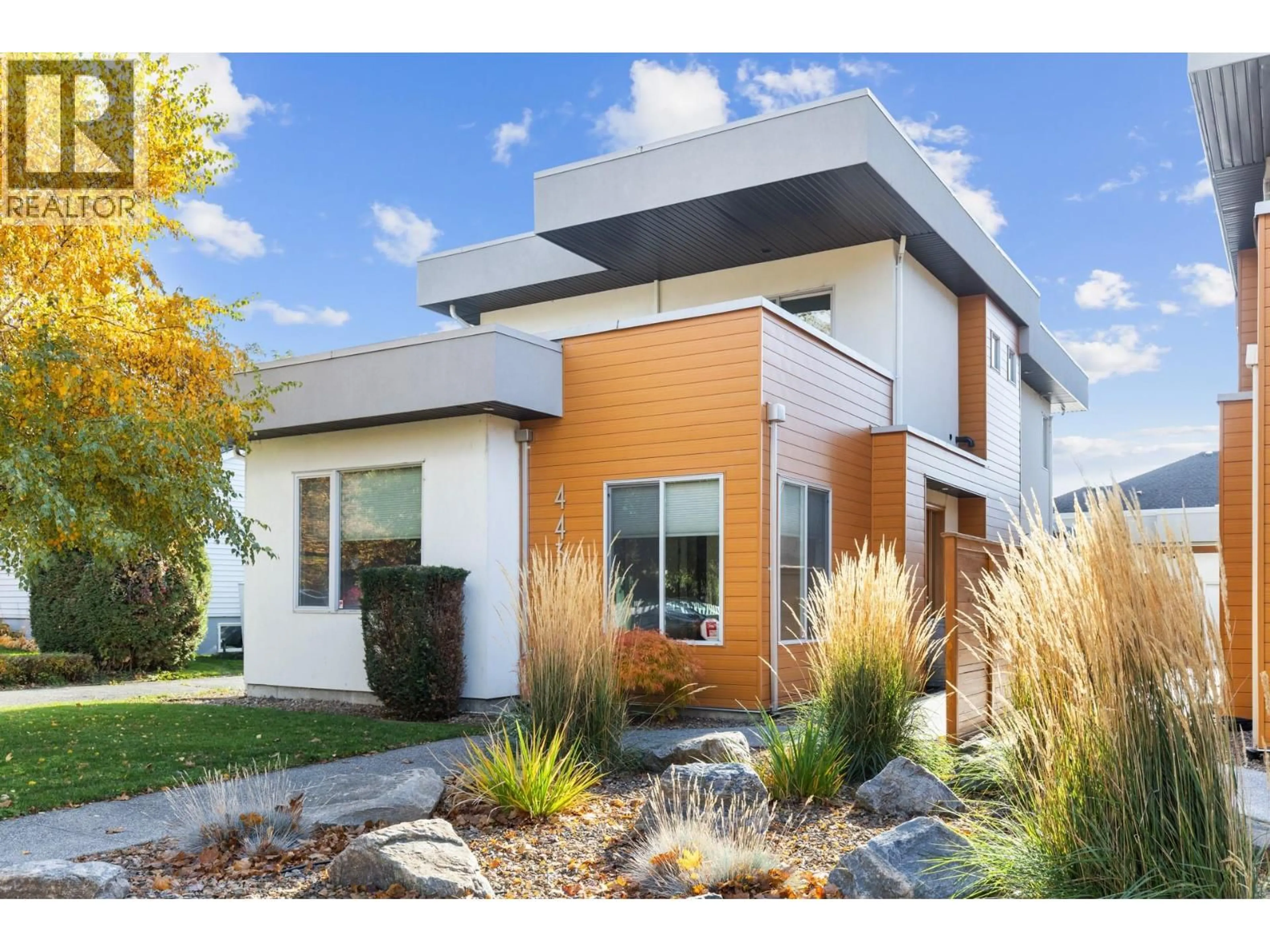 Home with vinyl exterior material, street for 443 CHRISTLETON AVENUE, Kelowna British Columbia V1Y5H9