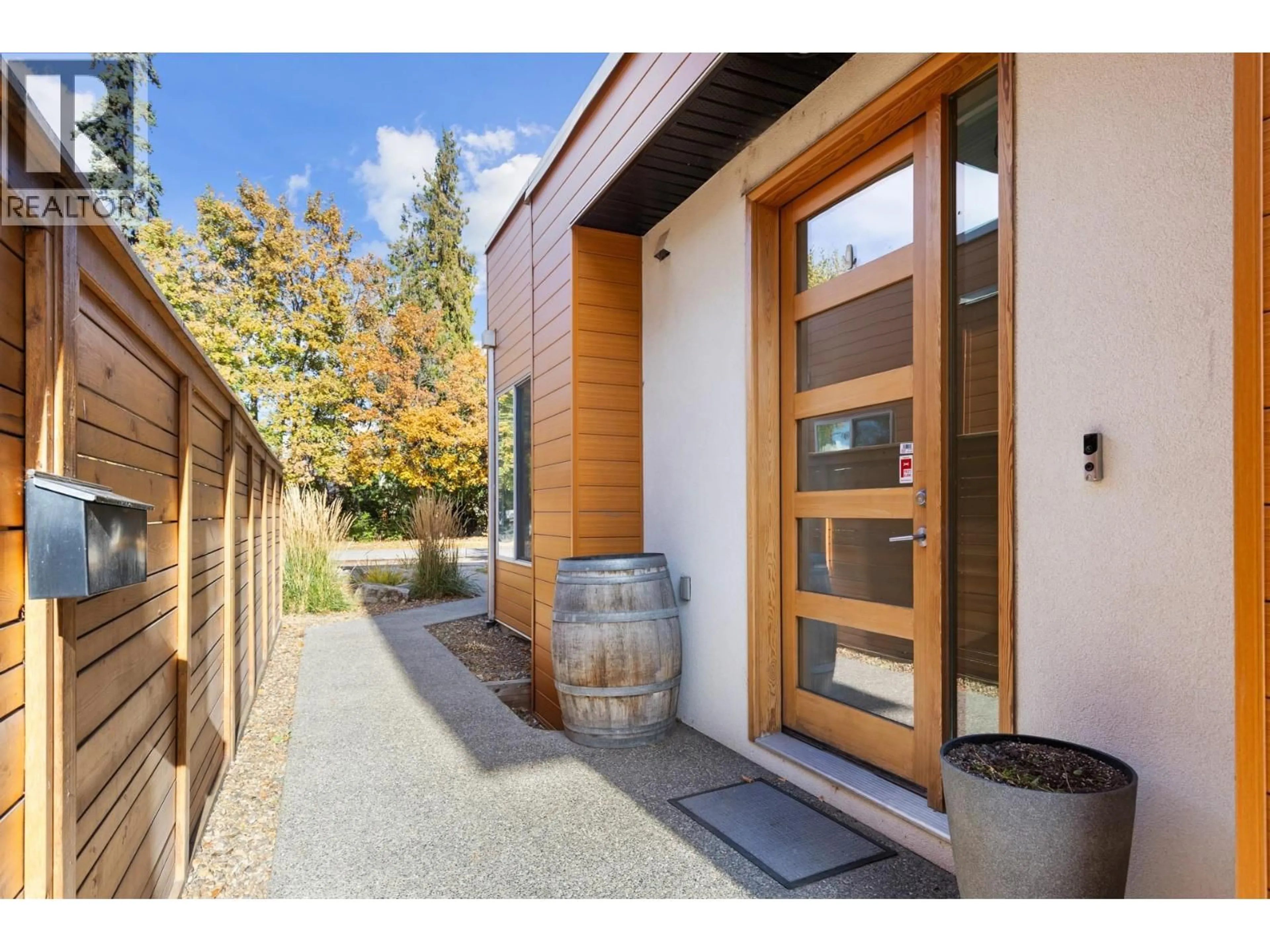 Unknown for 443 CHRISTLETON AVENUE, Kelowna British Columbia V1Y5H9